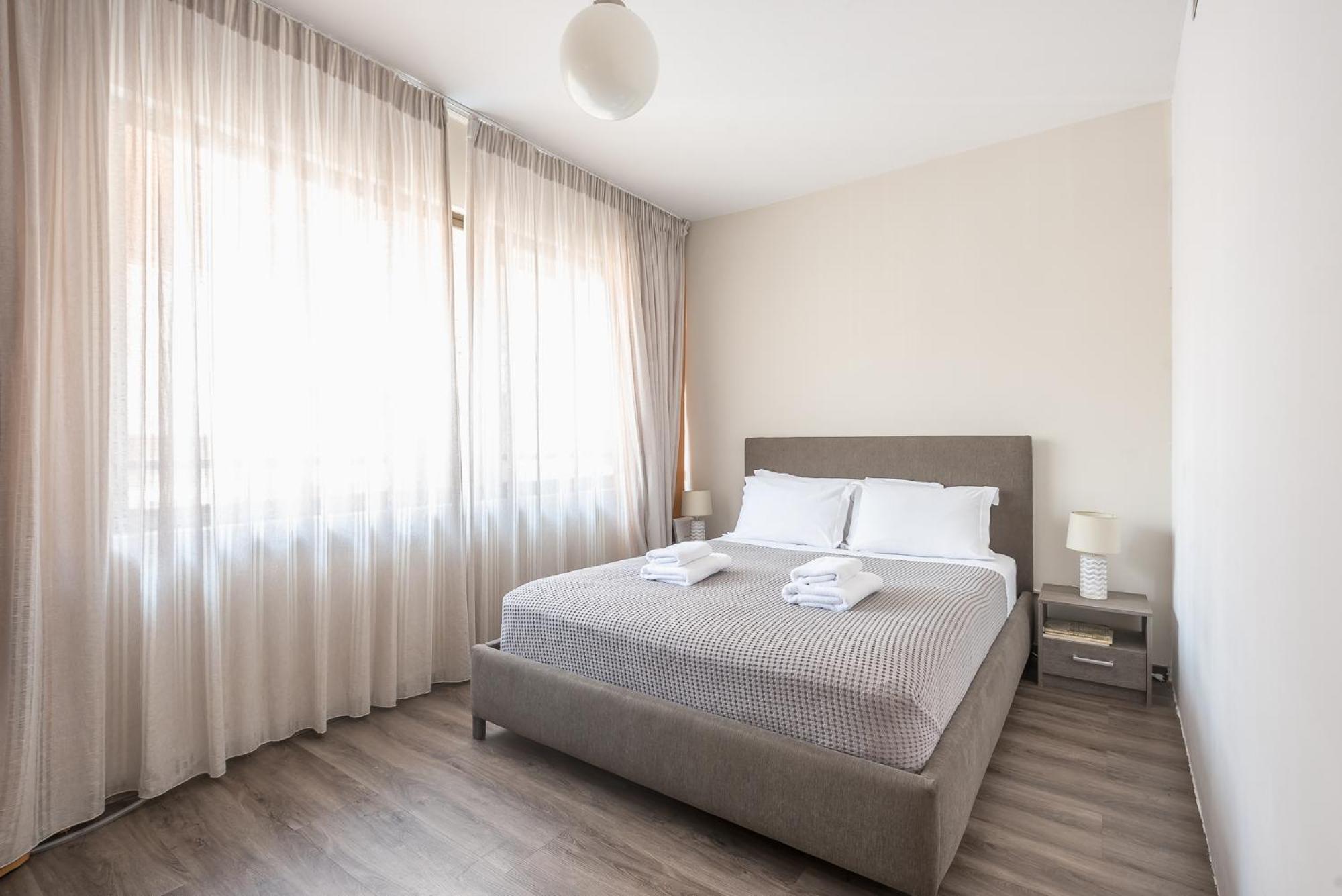 Apartment Steps From Historic Center Plaka
