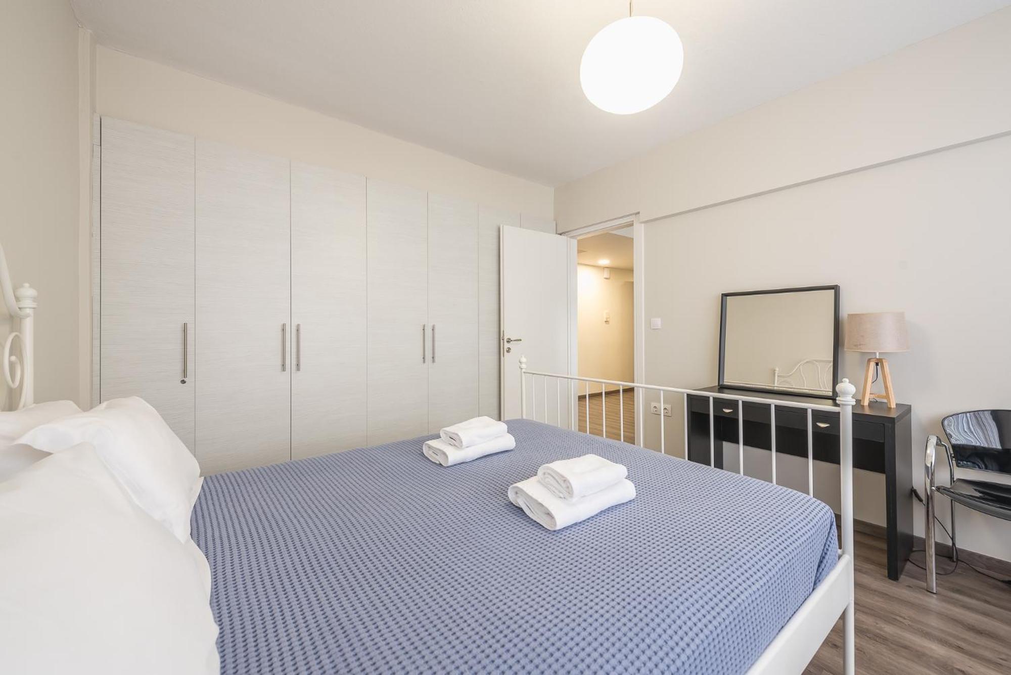 Apartment Steps From Historic Center Plaka