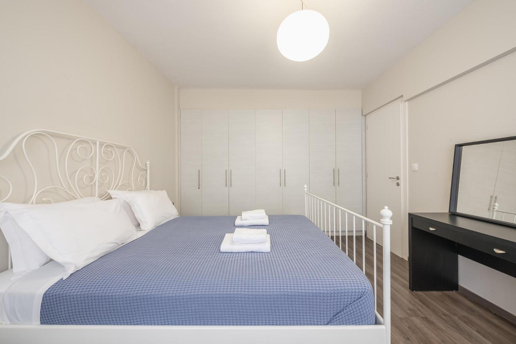 Apartment Steps From Historic Center Plaka