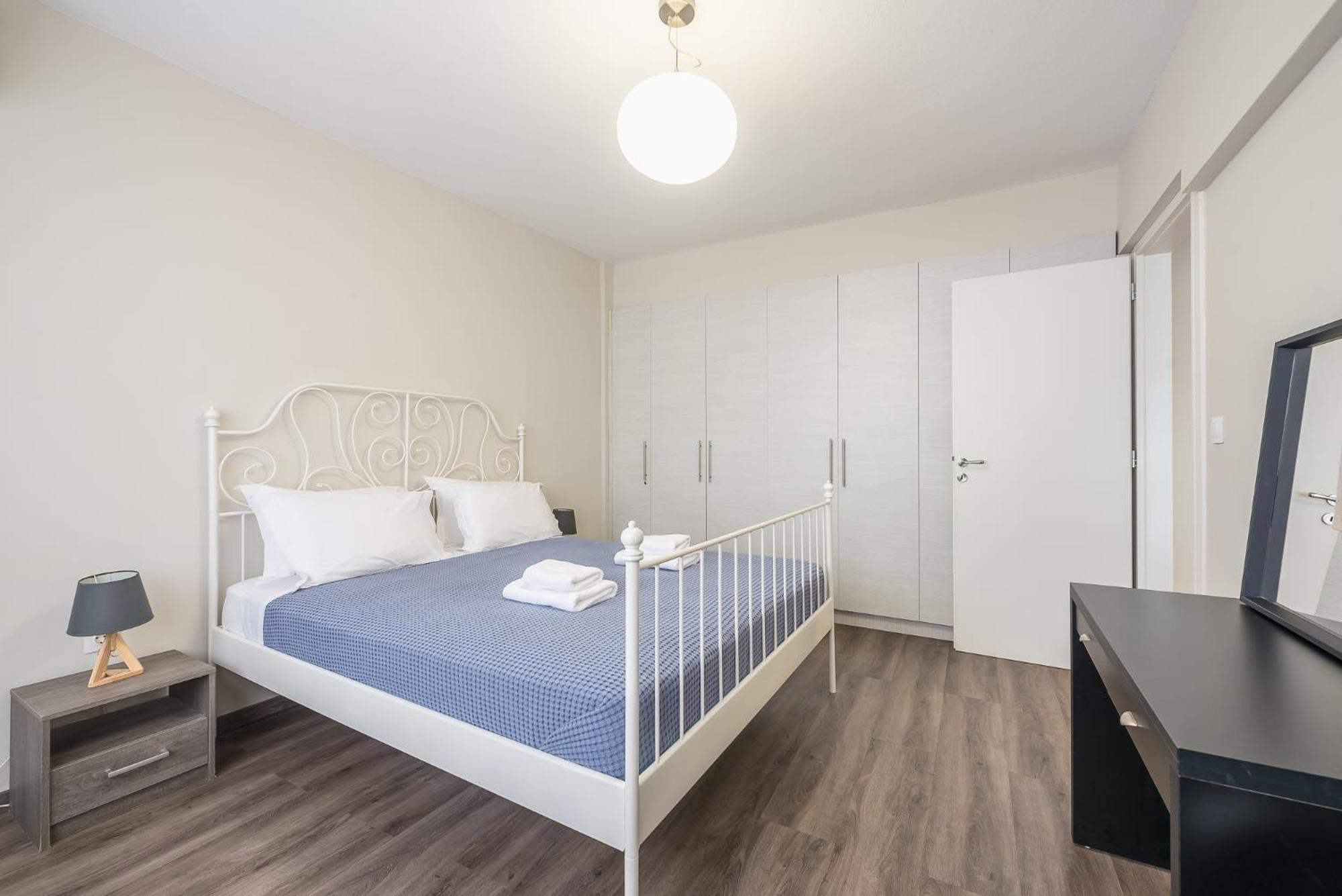 Apartment Steps From Historic Center Plaka