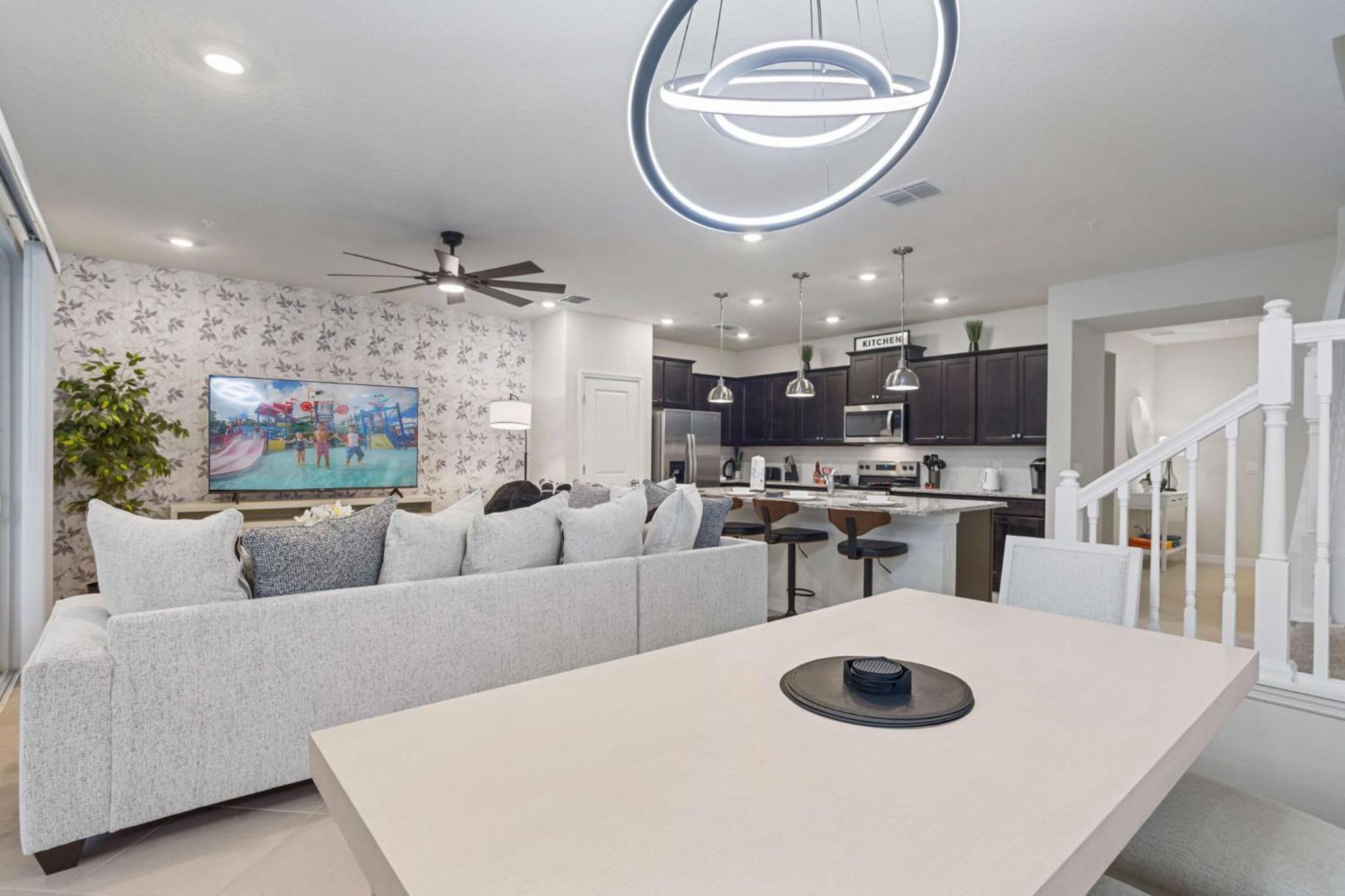 BRAND New 5 bed Villa in Windsor Cay