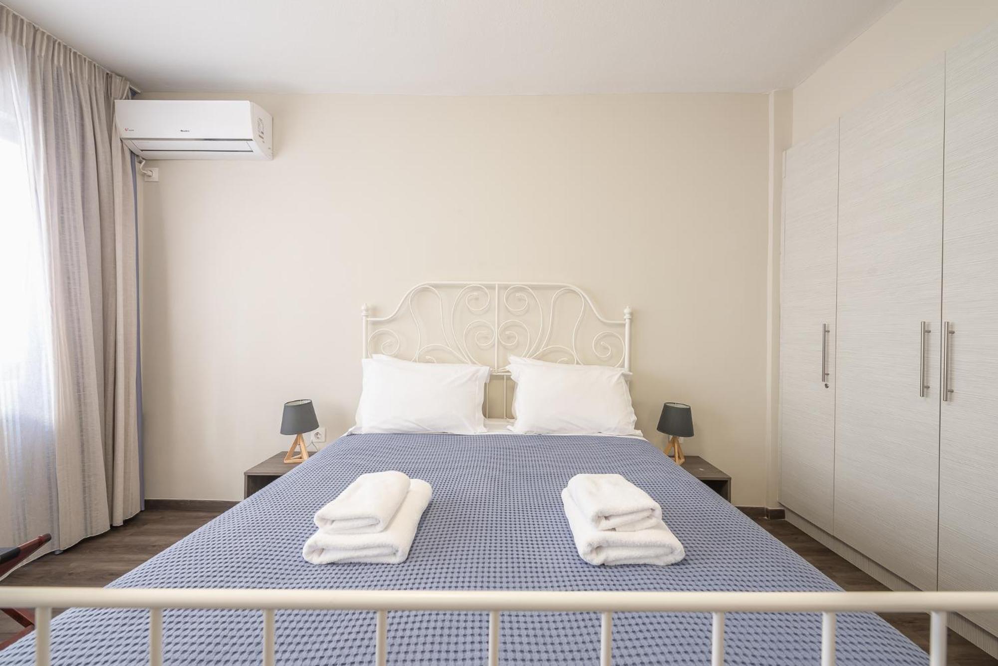 Apartment Steps From Historic Center Plaka