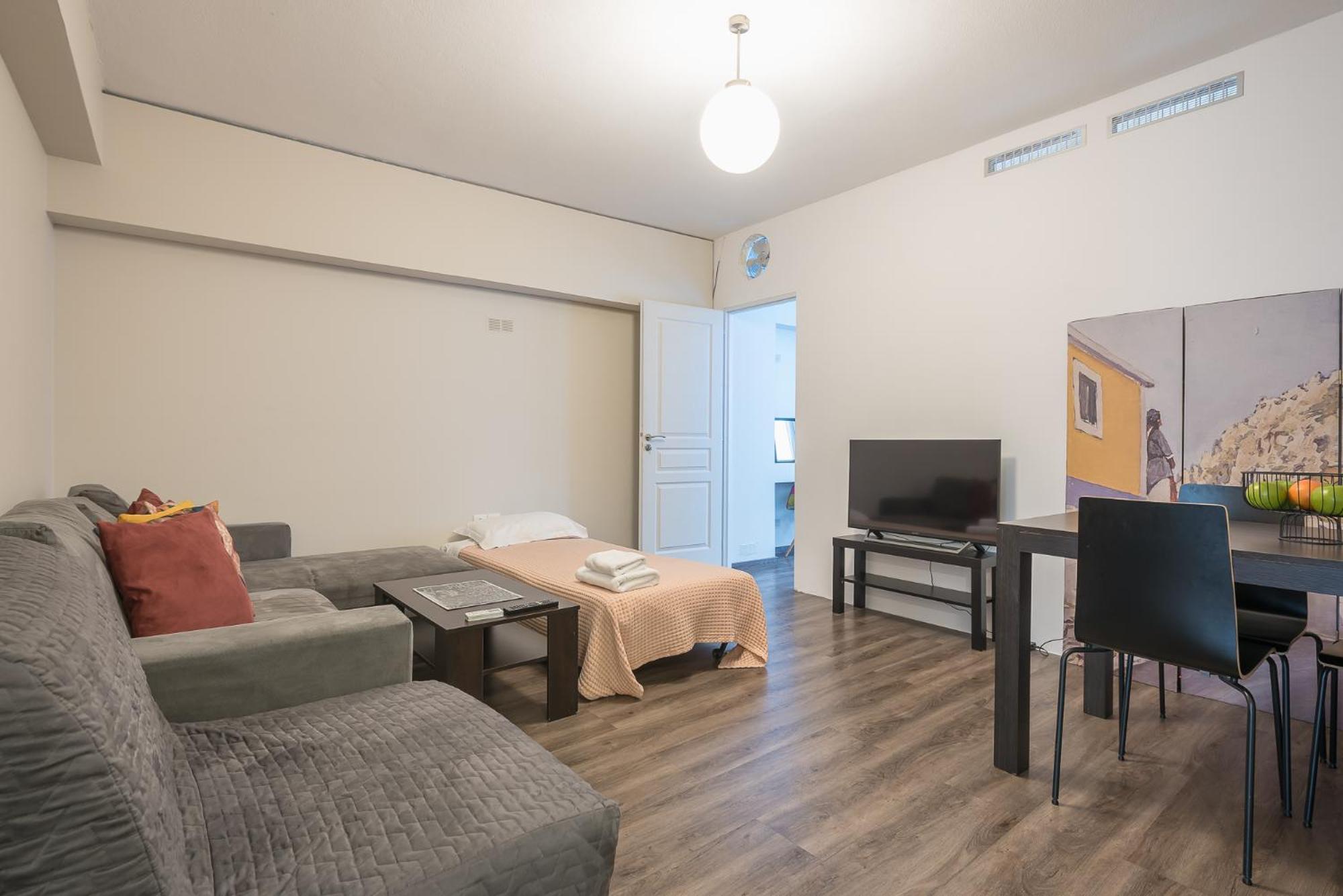 Apartment Steps From Historic Center Plaka