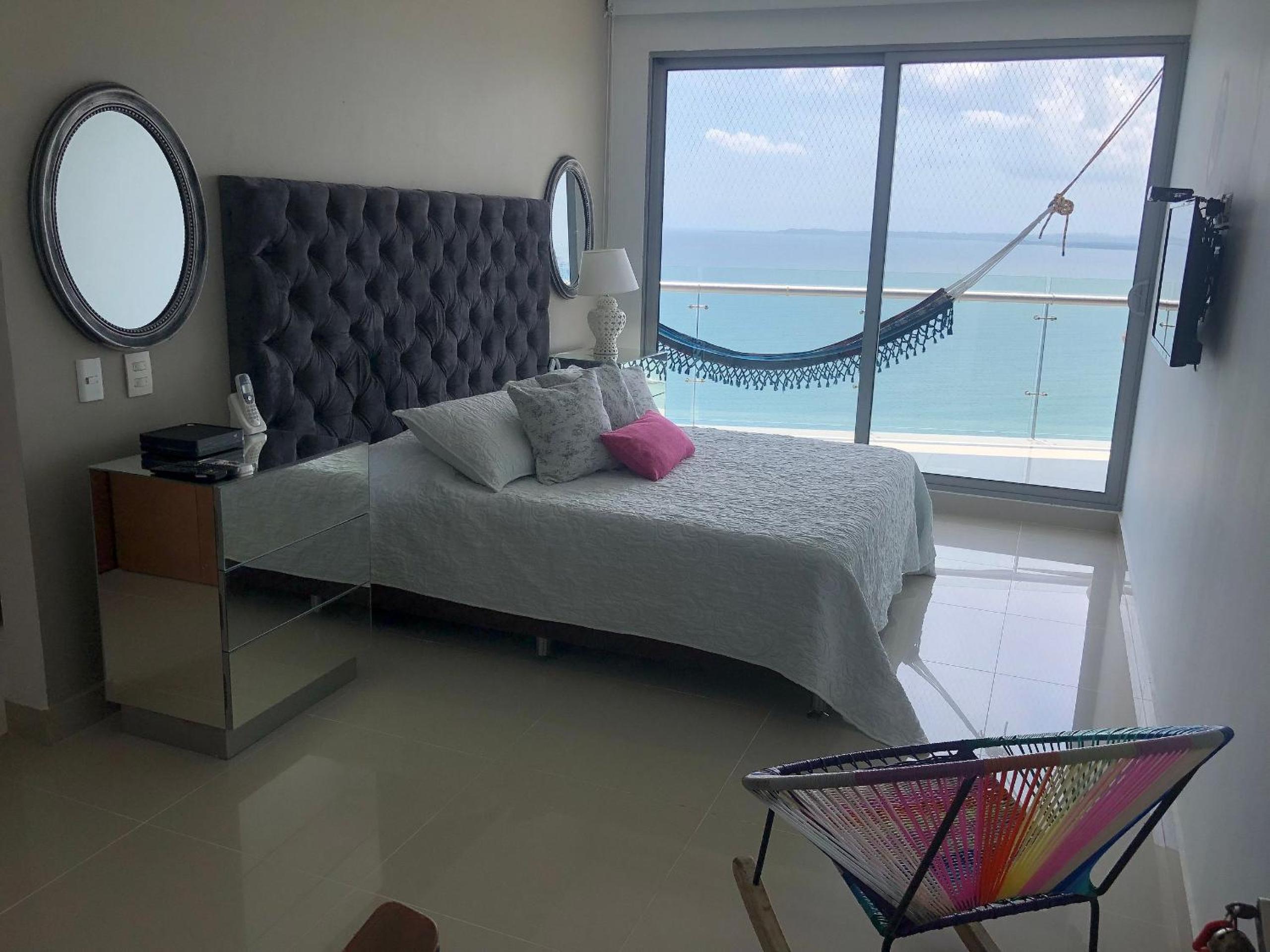 Amplios Aptos de Lujo Frente a la Playa a 5 Minutos del Centro y del Aeropuerto, en Edificio con Piscina, Jacuzzi, Sauna, Gimnasio, Turco y Seguridad las 2
