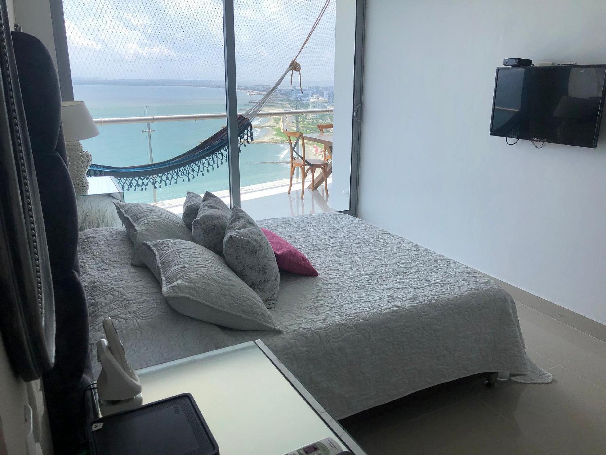Amplios Aptos de Lujo Frente a la Playa a 5 Minutos del Centro y del Aeropuerto, en Edificio con Piscina, Jacuzzi, Sauna, Gimnasio, Turco y Seguridad las 2