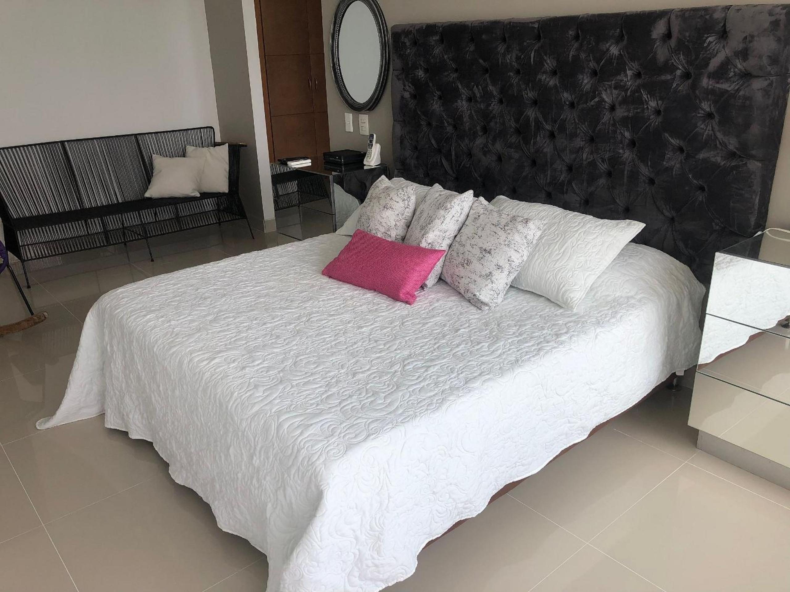 Amplios Aptos de Lujo Frente a la Playa a 5 Minutos del Centro y del Aeropuerto, en Edificio con Piscina, Jacuzzi, Sauna, Gimnasio, Turco y Seguridad las 2