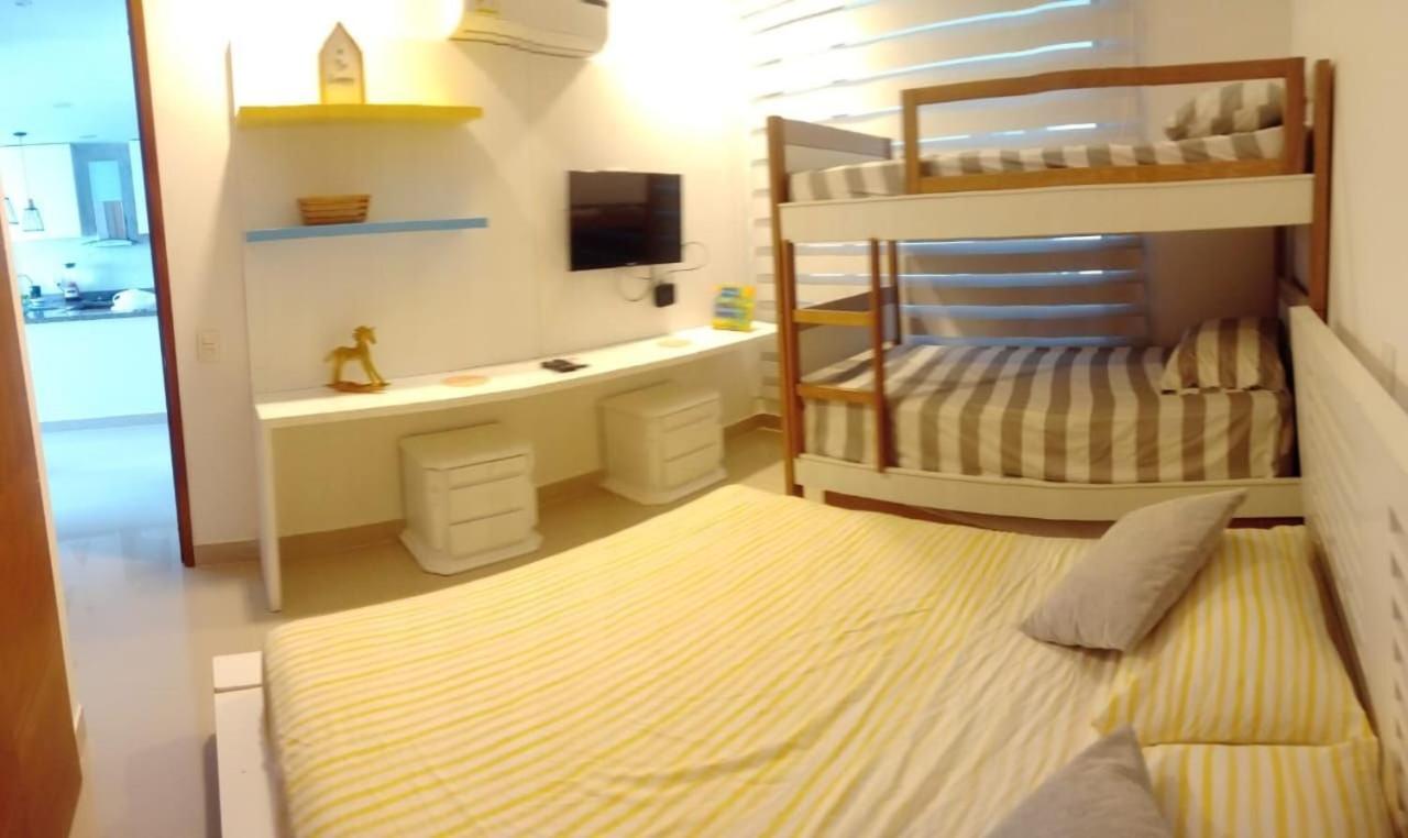 Amplios Aptos de Lujo Frente a la Playa a 5 Minutos del Centro y del Aeropuerto, en Edificio con Piscina, Jacuzzi, Sauna, Gimnasio, Turco y Seguridad las 2