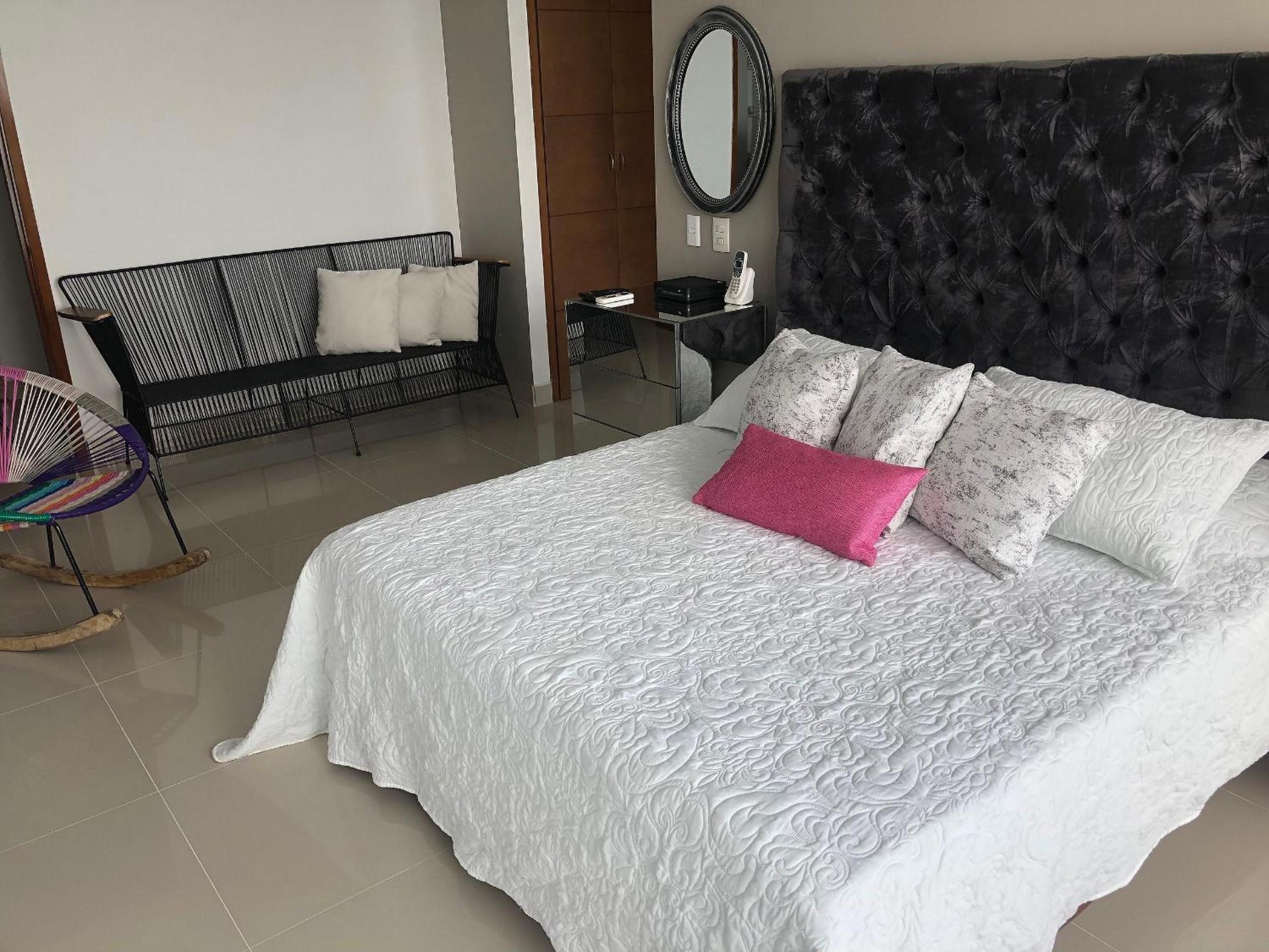 Amplios Aptos de Lujo Frente a la Playa a 5 Minutos del Centro y del Aeropuerto, en Edificio con Piscina, Jacuzzi, Sauna, Gimnasio, Turco y Seguridad las 2