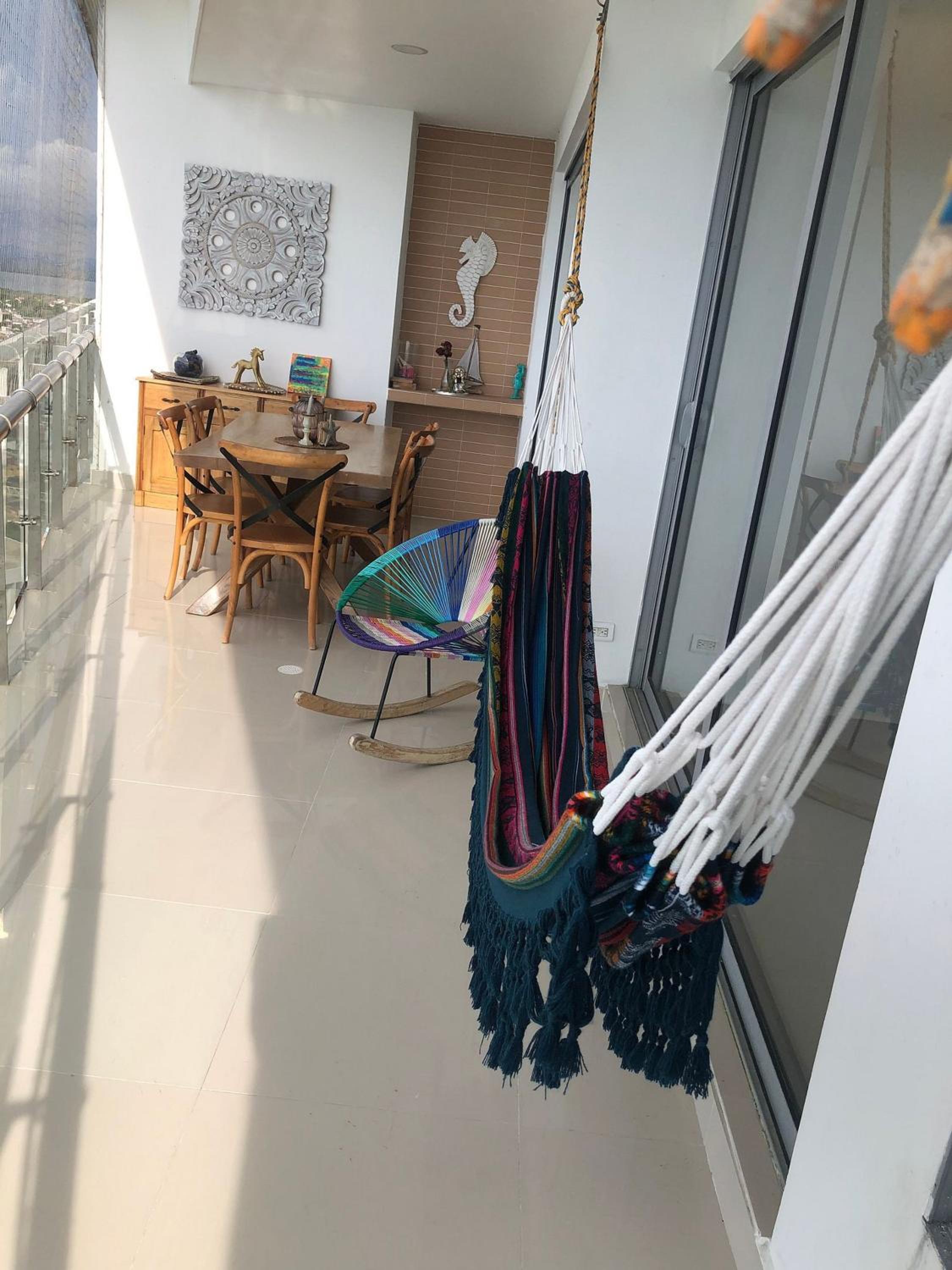 Amplios Aptos de Lujo Frente a la Playa a 5 Minutos del Centro y del Aeropuerto, en Edificio con Piscina, Jacuzzi, Sauna, Gimnasio, Turco y Seguridad las 2