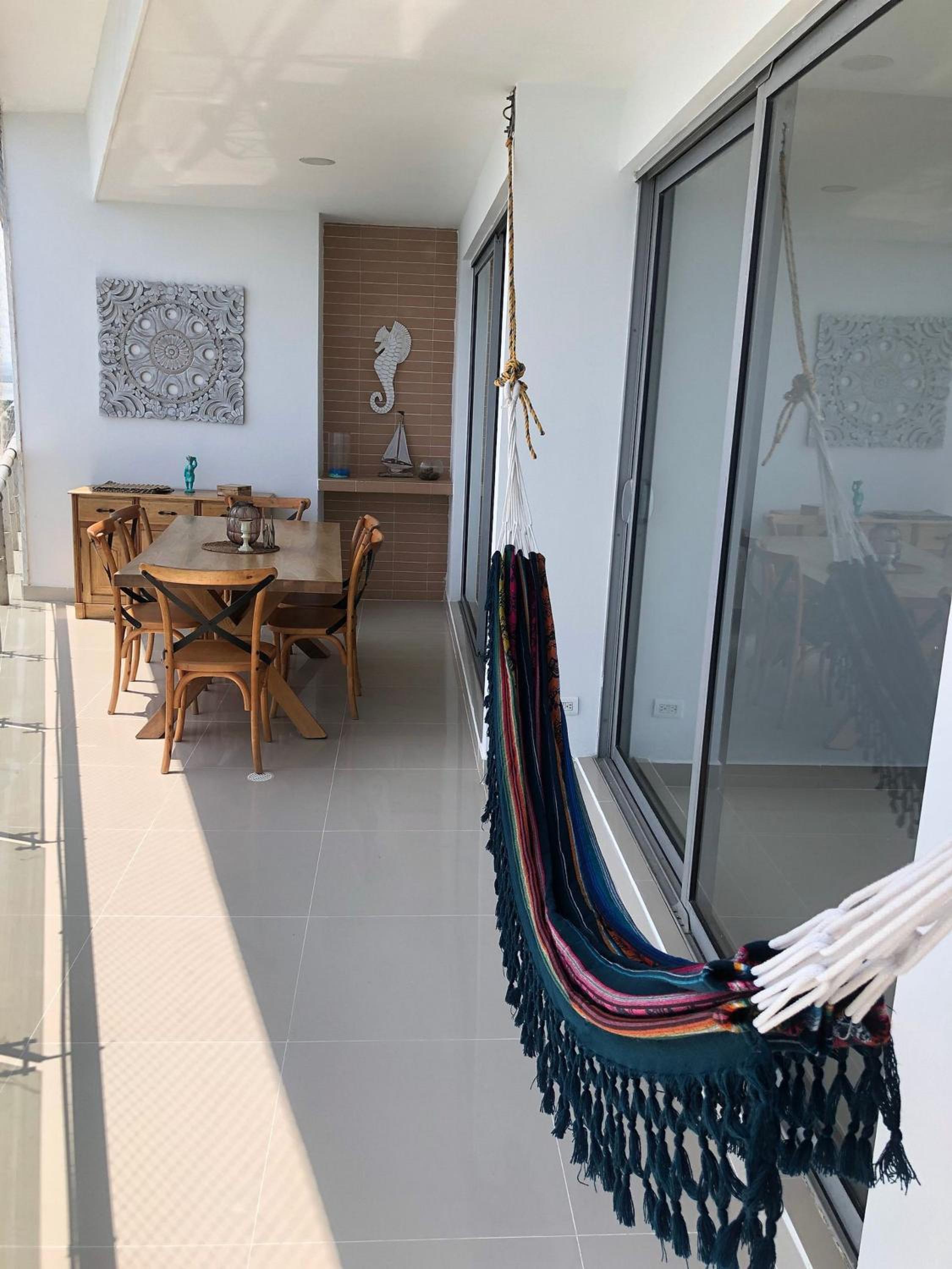 Amplios Aptos de Lujo Frente a la Playa a 5 Minutos del Centro y del Aeropuerto, en Edificio con Piscina, Jacuzzi, Sauna, Gimnasio, Turco y Seguridad las 2