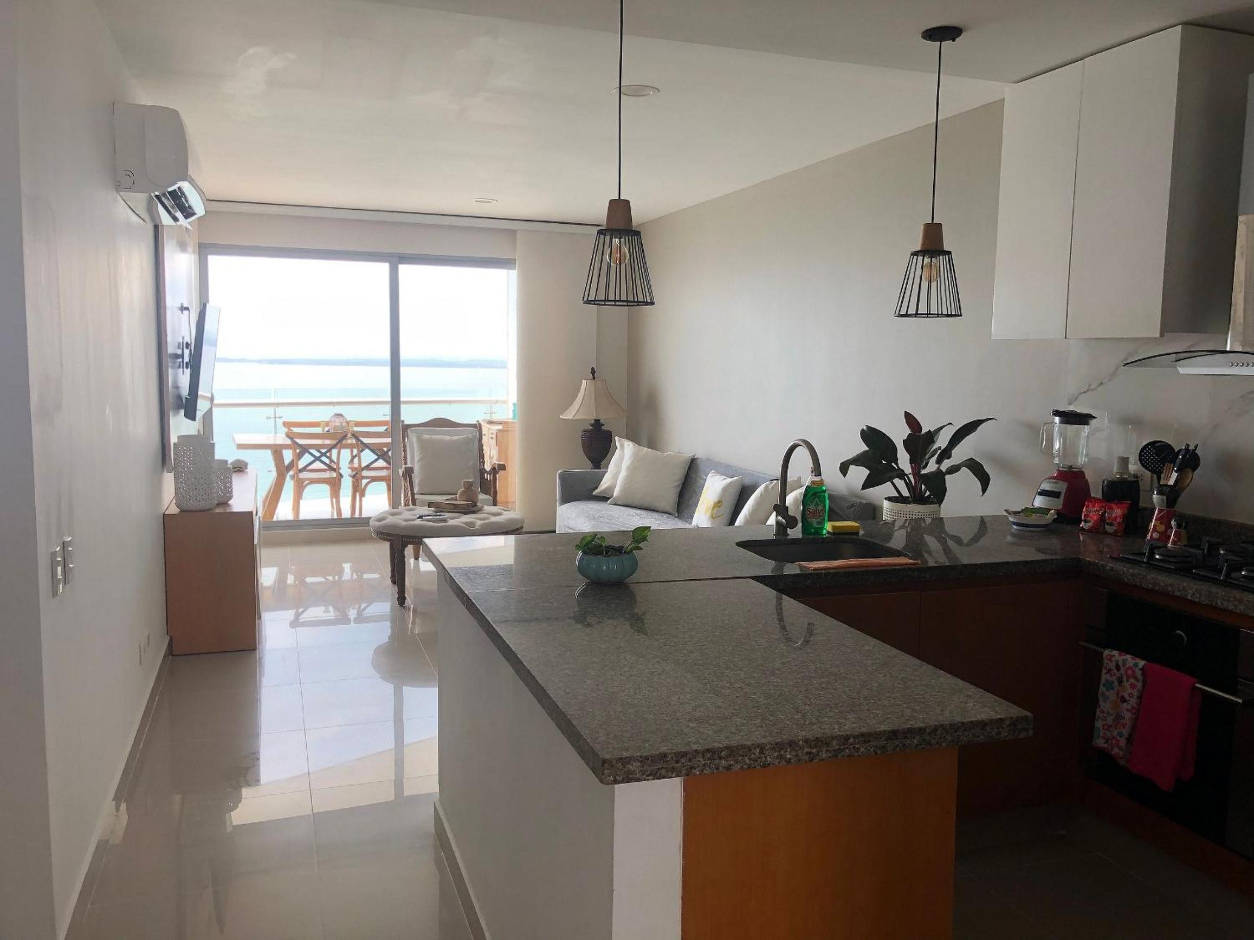 Amplios Aptos de Lujo Frente a la Playa a 5 Minutos del Centro y del Aeropuerto, en Edificio con Piscina, Jacuzzi, Sauna, Gimnasio, Turco y Seguridad las 2