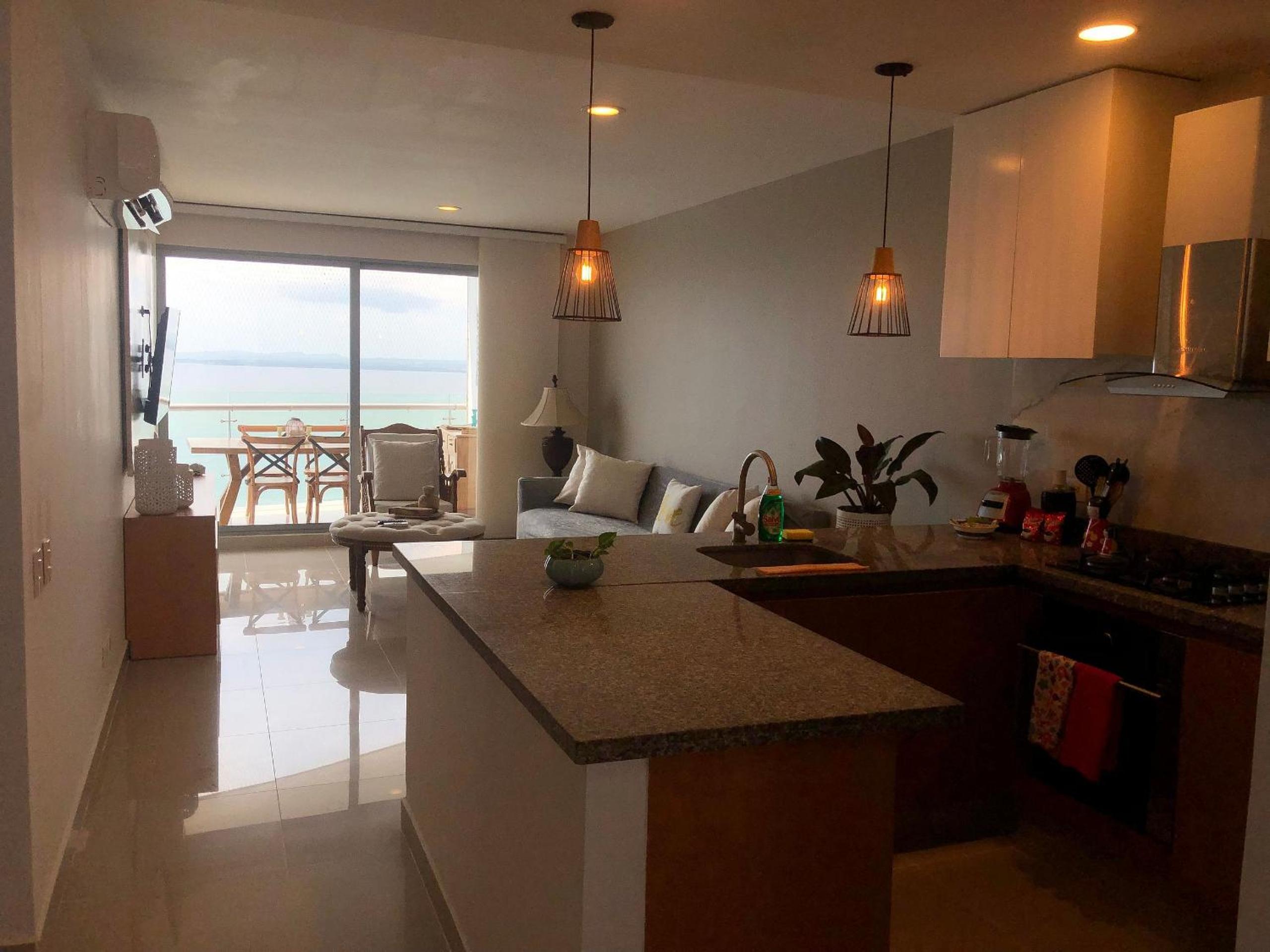 Amplios Aptos de Lujo Frente a la Playa a 5 Minutos del Centro y del Aeropuerto, en Edificio con Piscina, Jacuzzi, Sauna, Gimnasio, Turco y Seguridad las 2