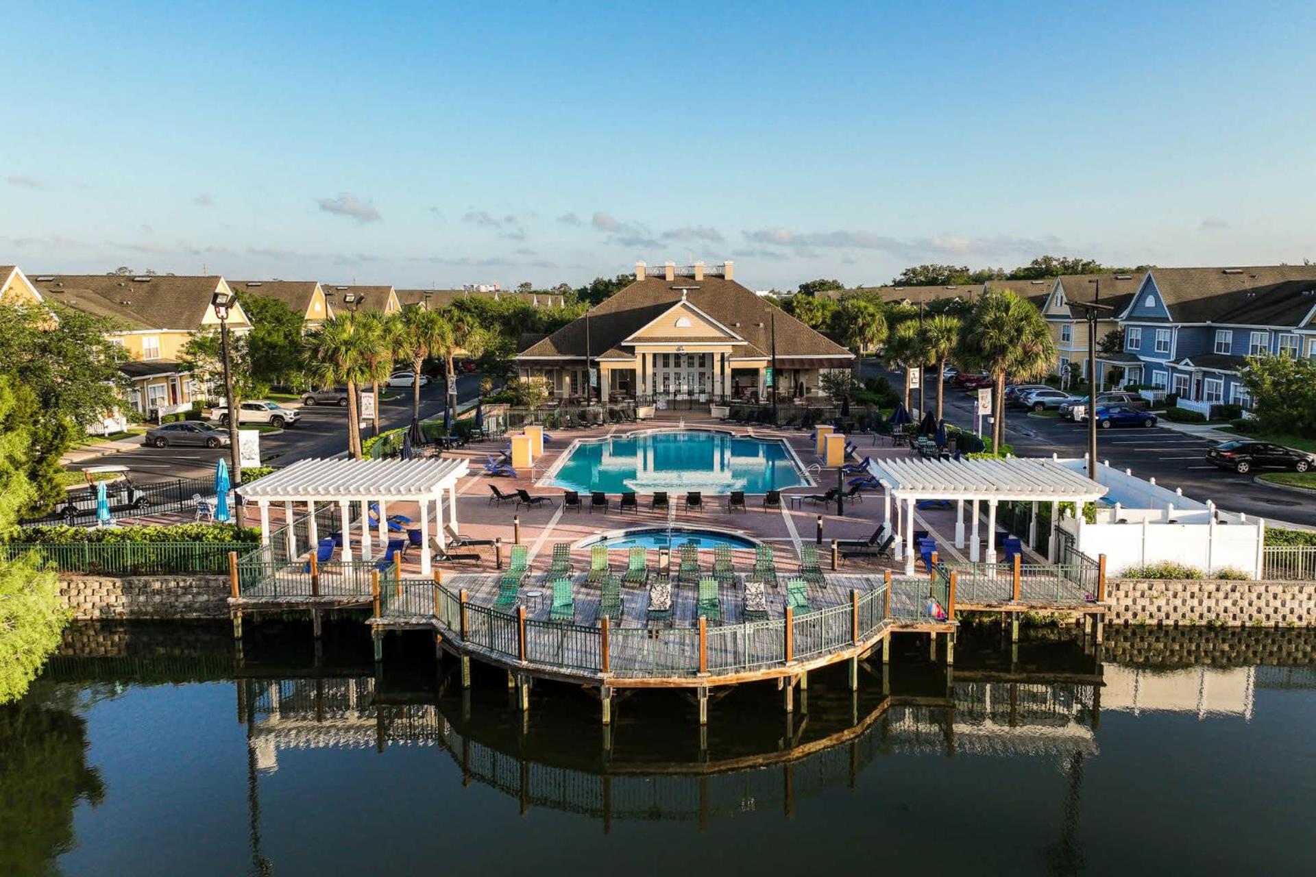 Apartment minutes from Disney