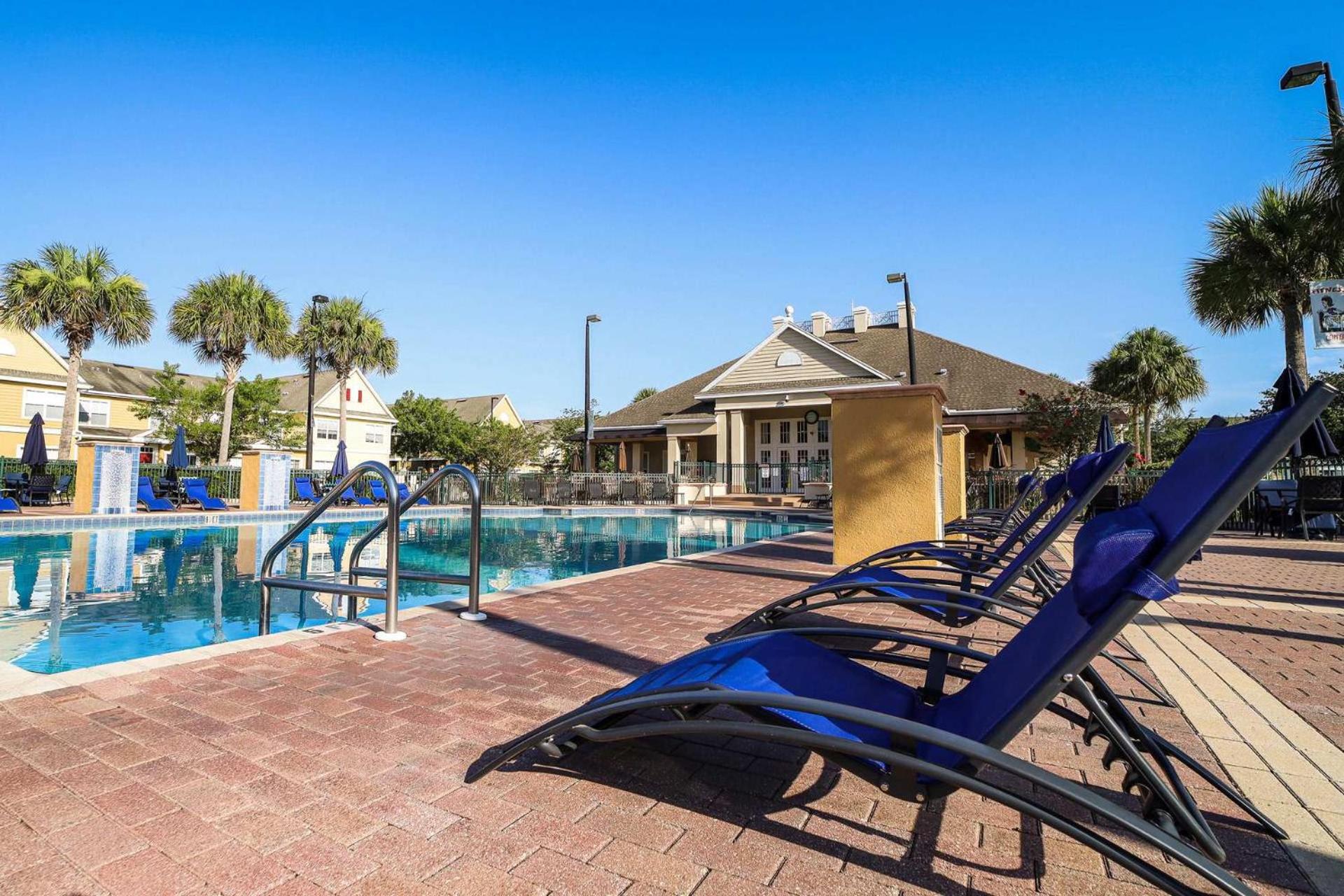 Apartment minutes from Disney