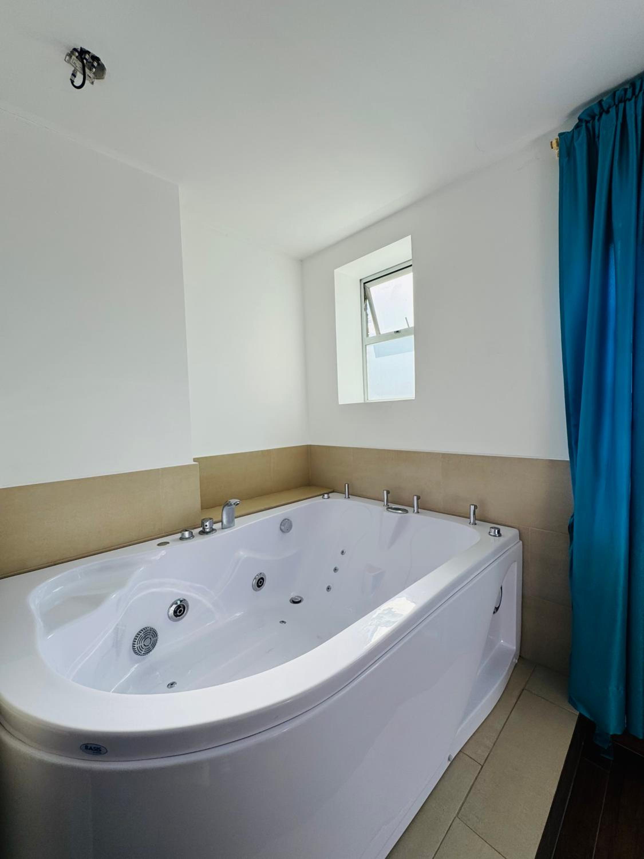 Luxury Penthouse with Jacuzzy 6 bedroom