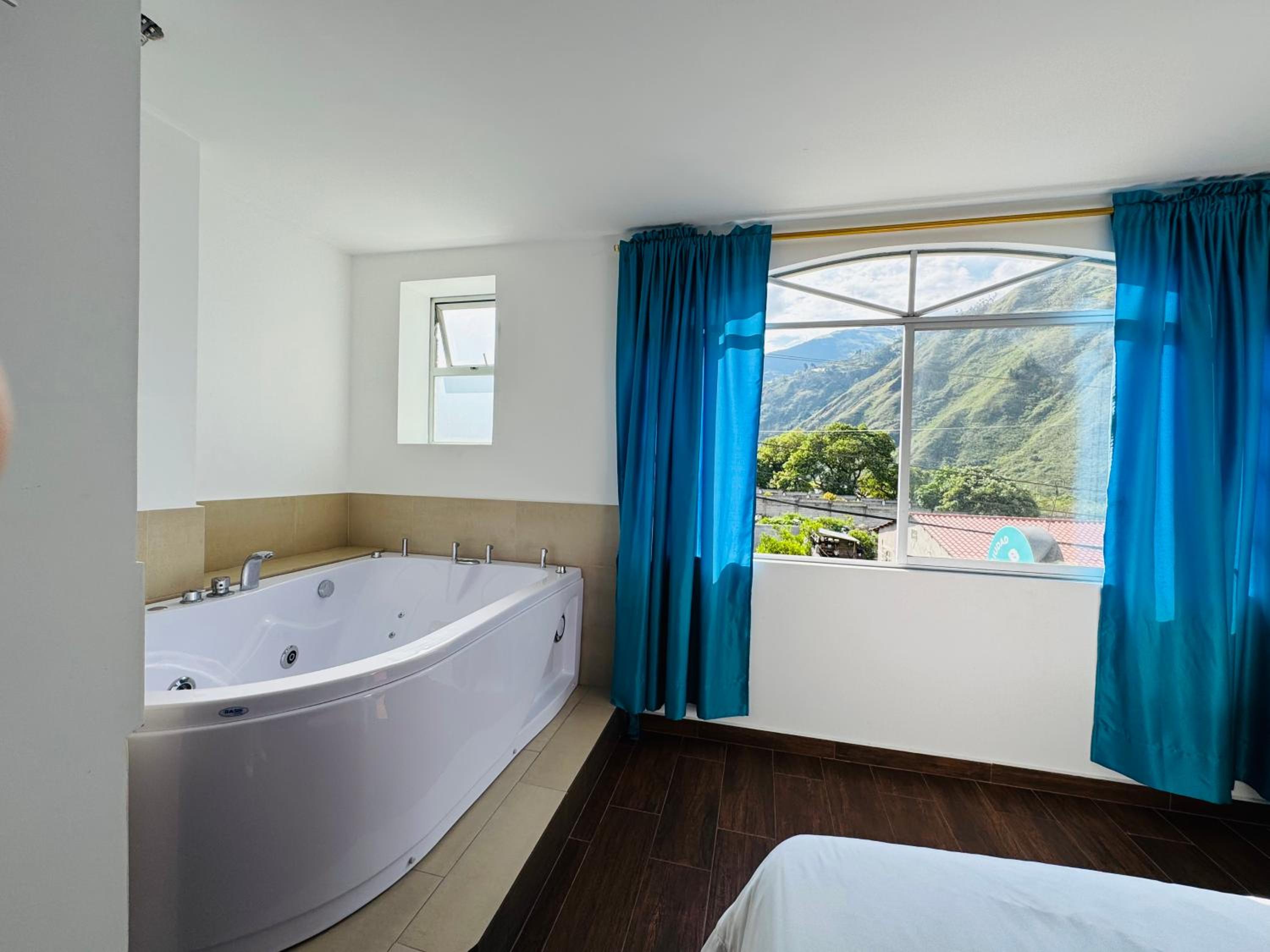 Luxury Penthouse with Jacuzzy 6 bedroom