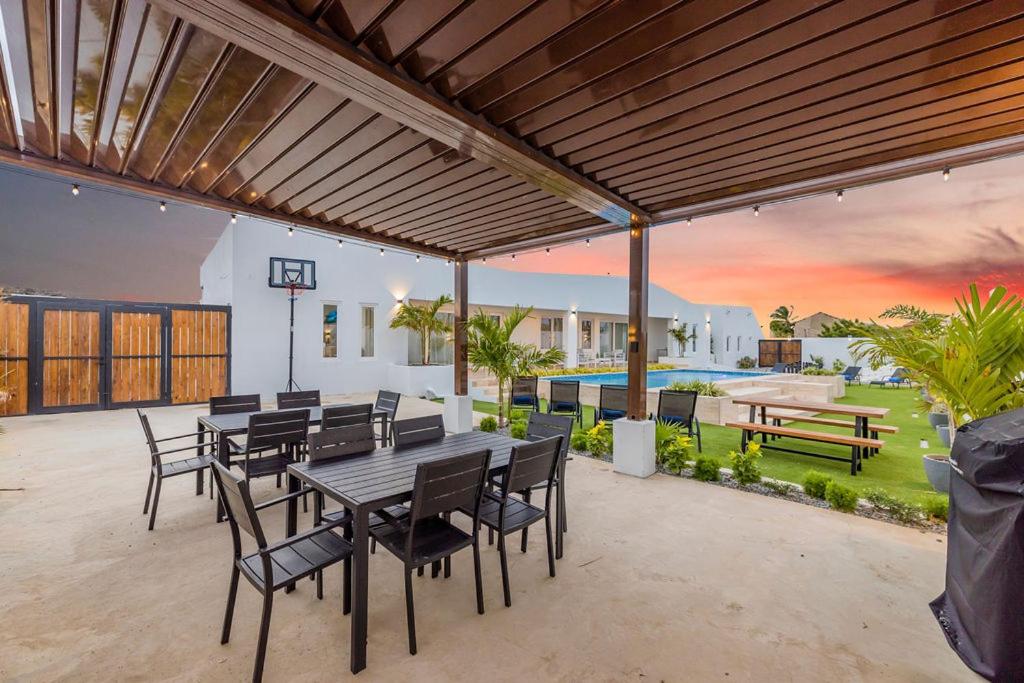 Stunning 6-Bedroom Villa In Aruba