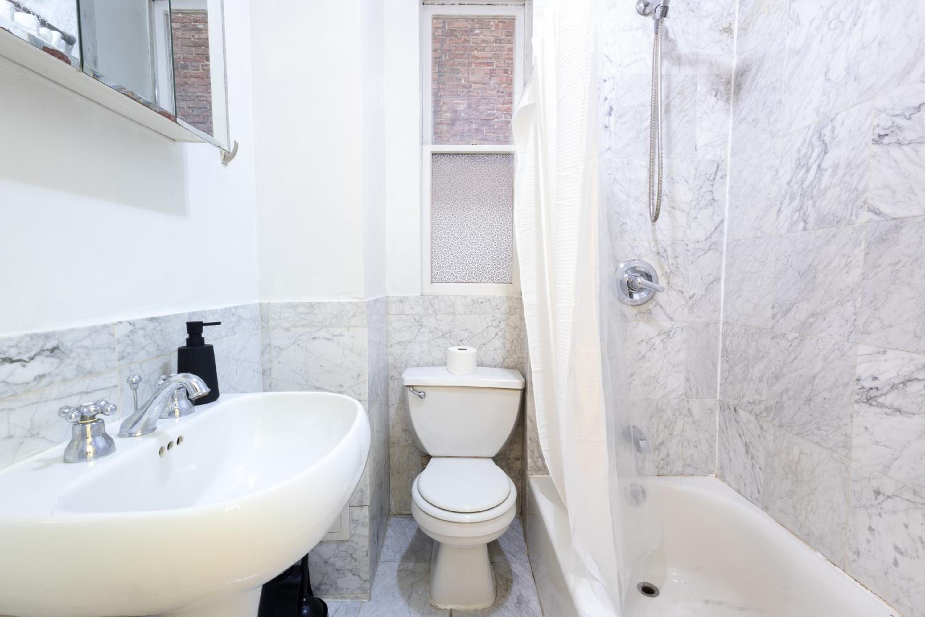 2BD 1BTH Apt in the Upper East side!