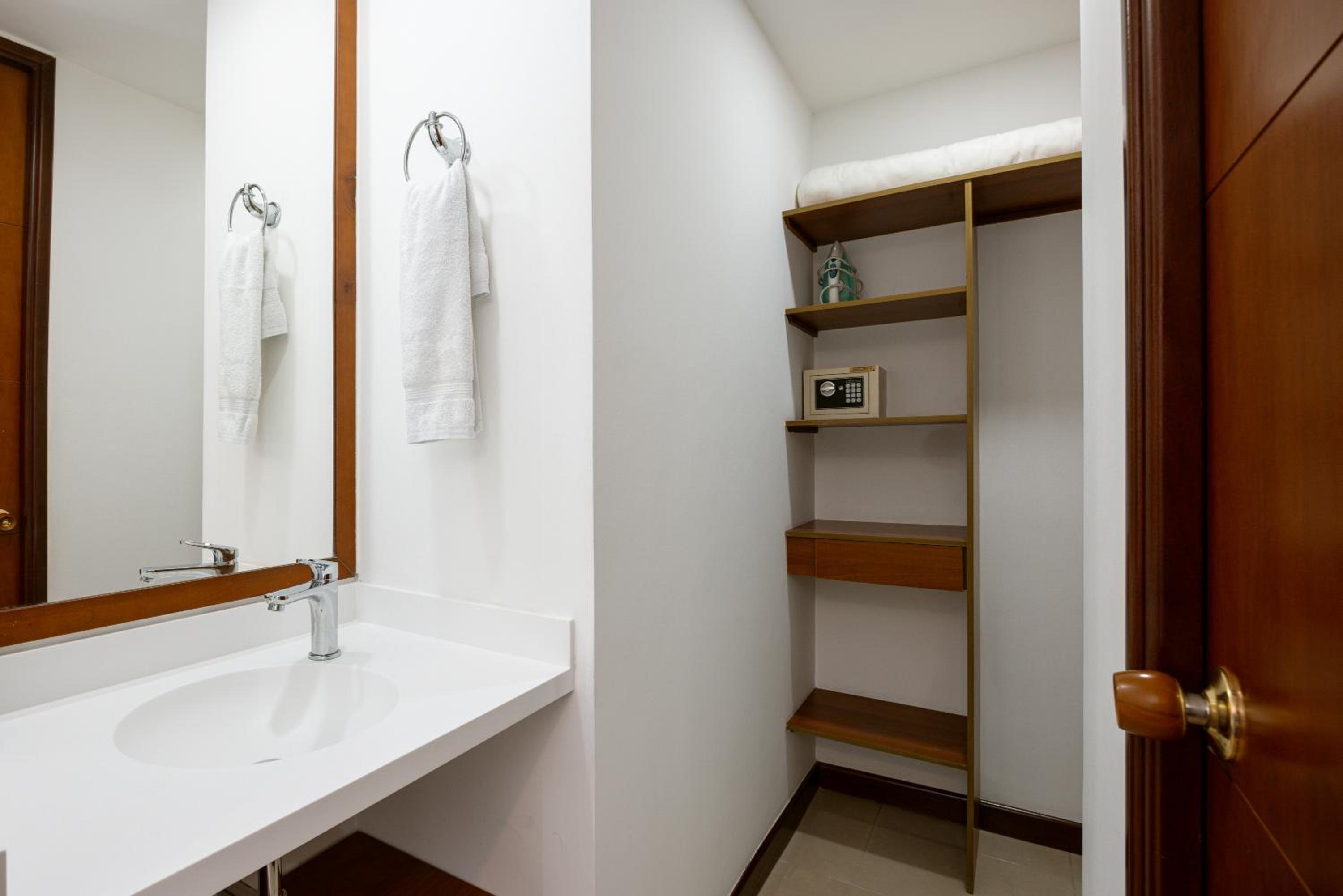 Blux Apartments Medellin