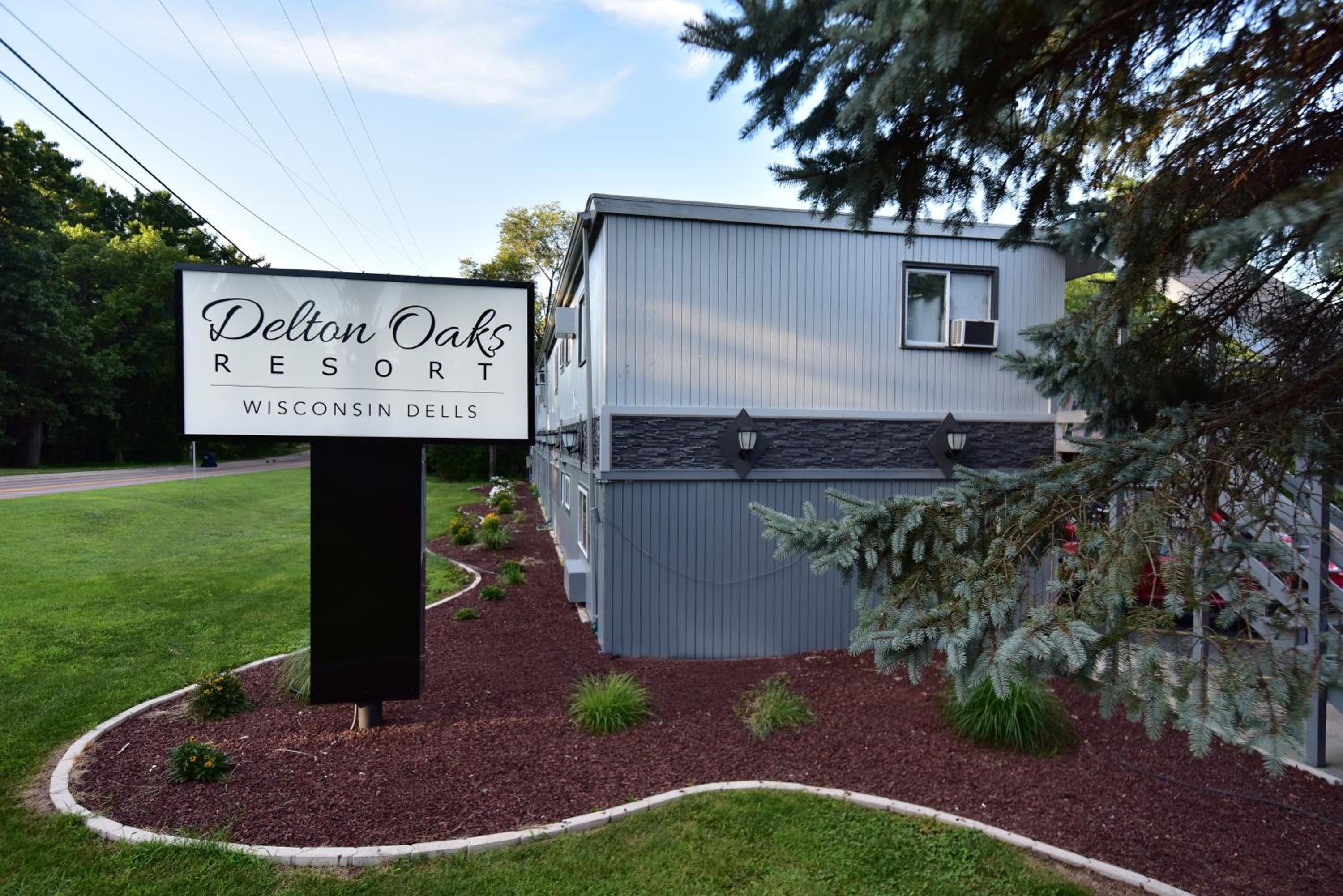 Delton Oaks Resort Motel