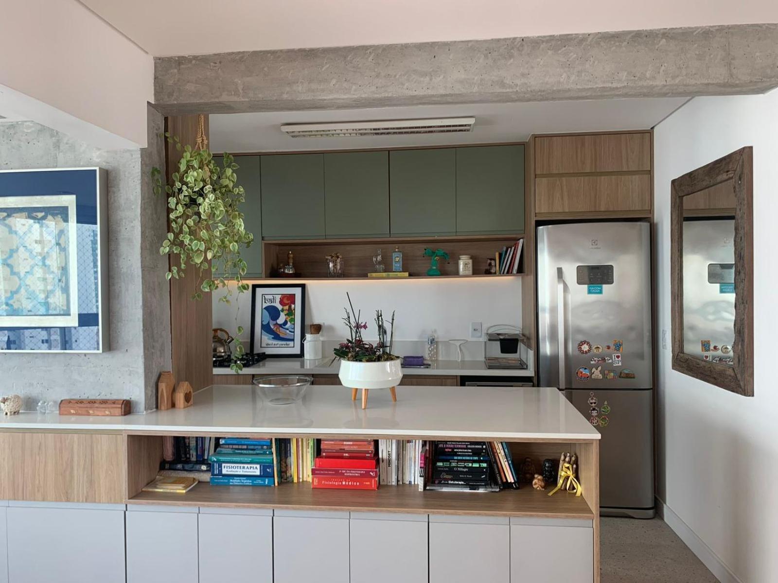 Apartamento decorado com vista para o mar