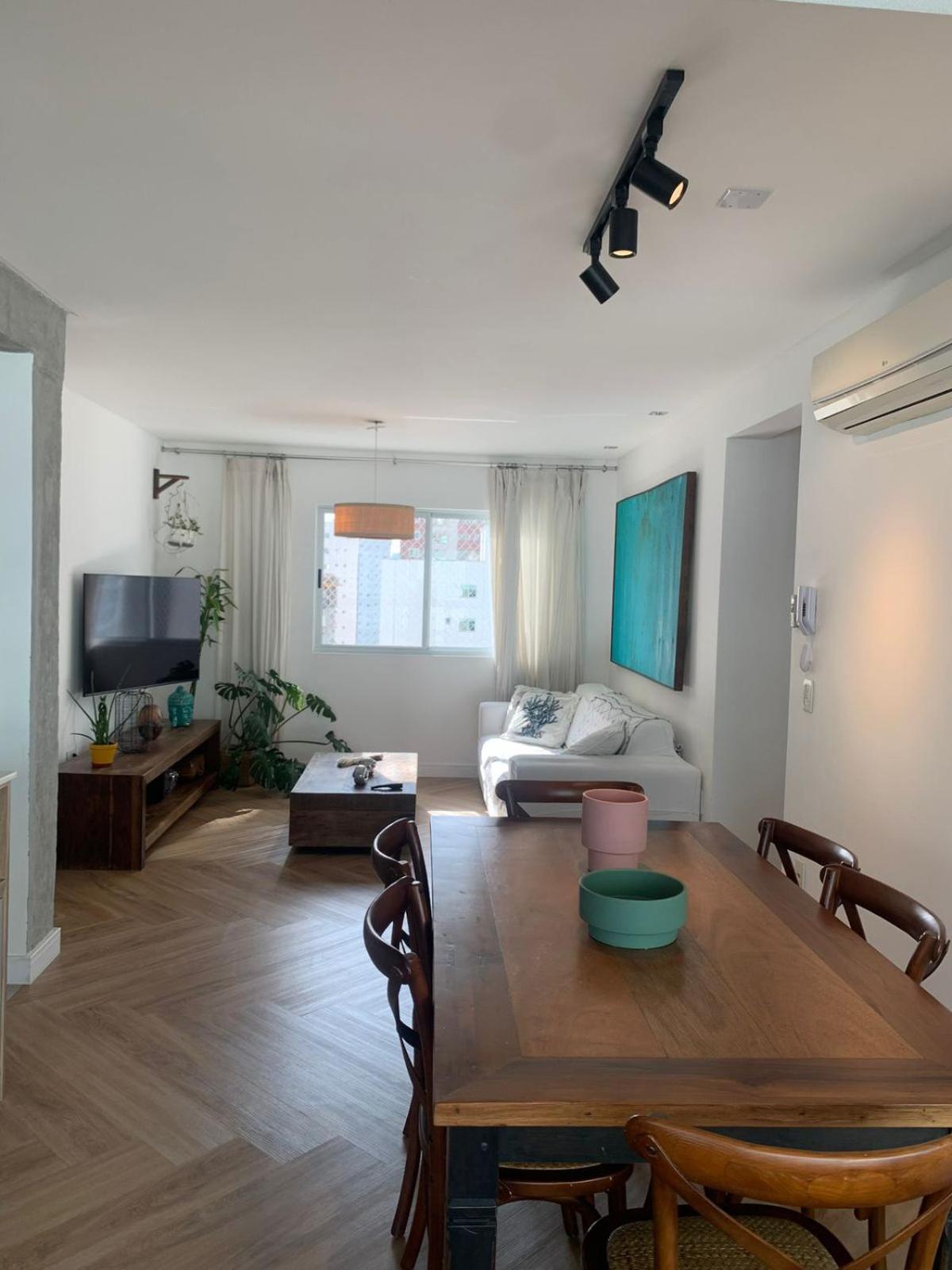 Apartamento decorado com vista para o mar