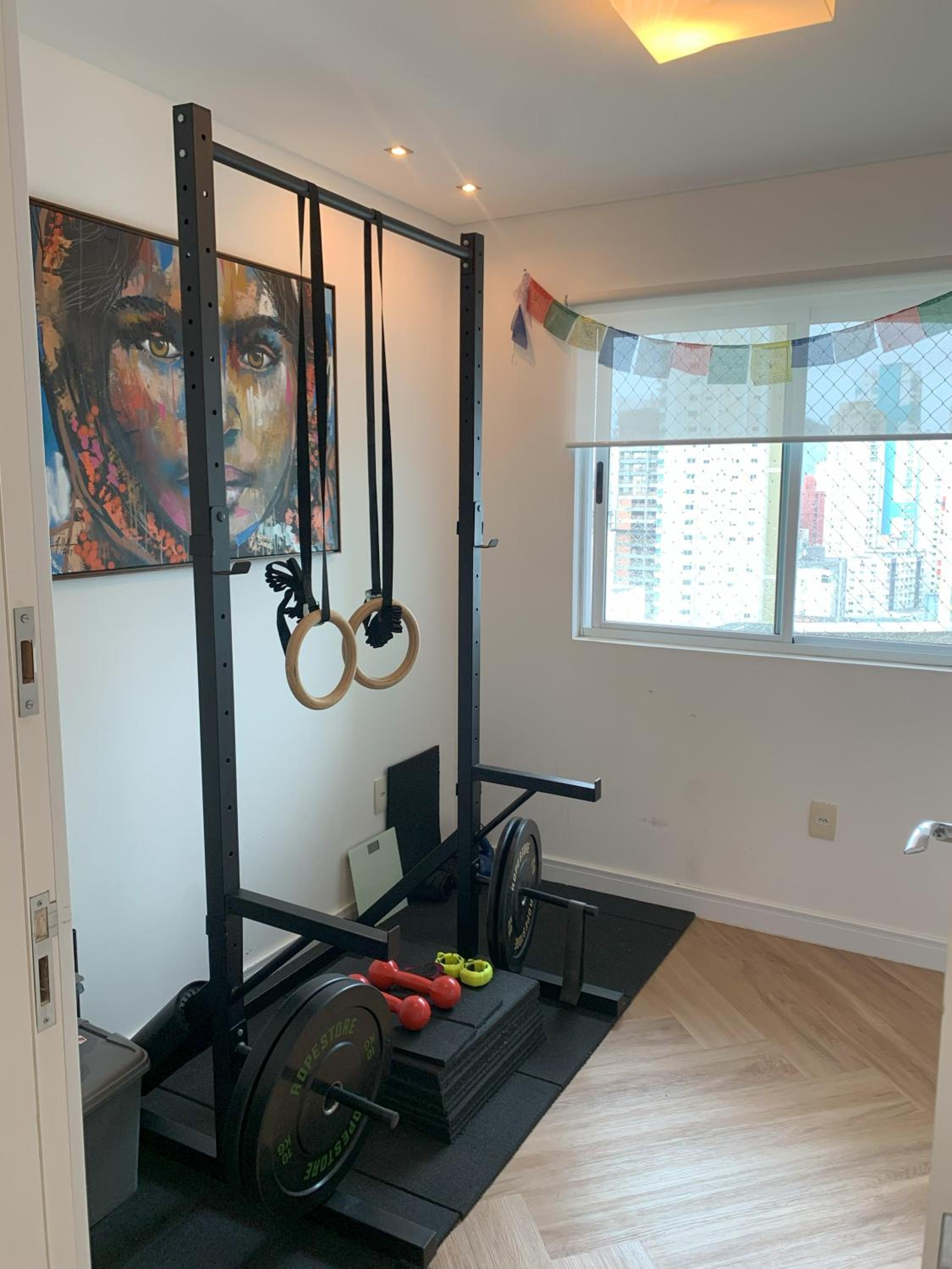 Apartamento decorado com vista para o mar