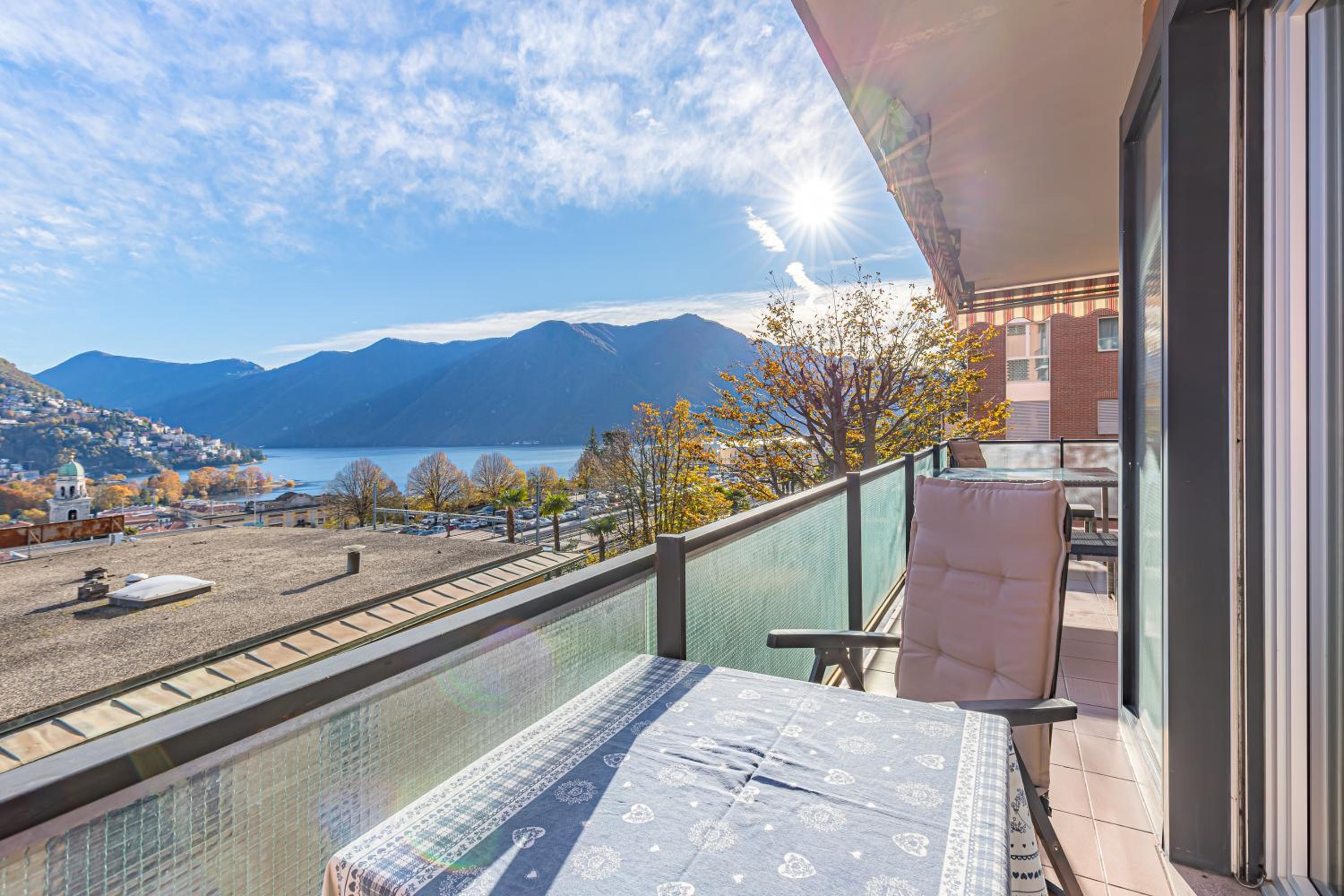 Imperial of Lugano 4 with a lake view behind the station and 10 min from the lake