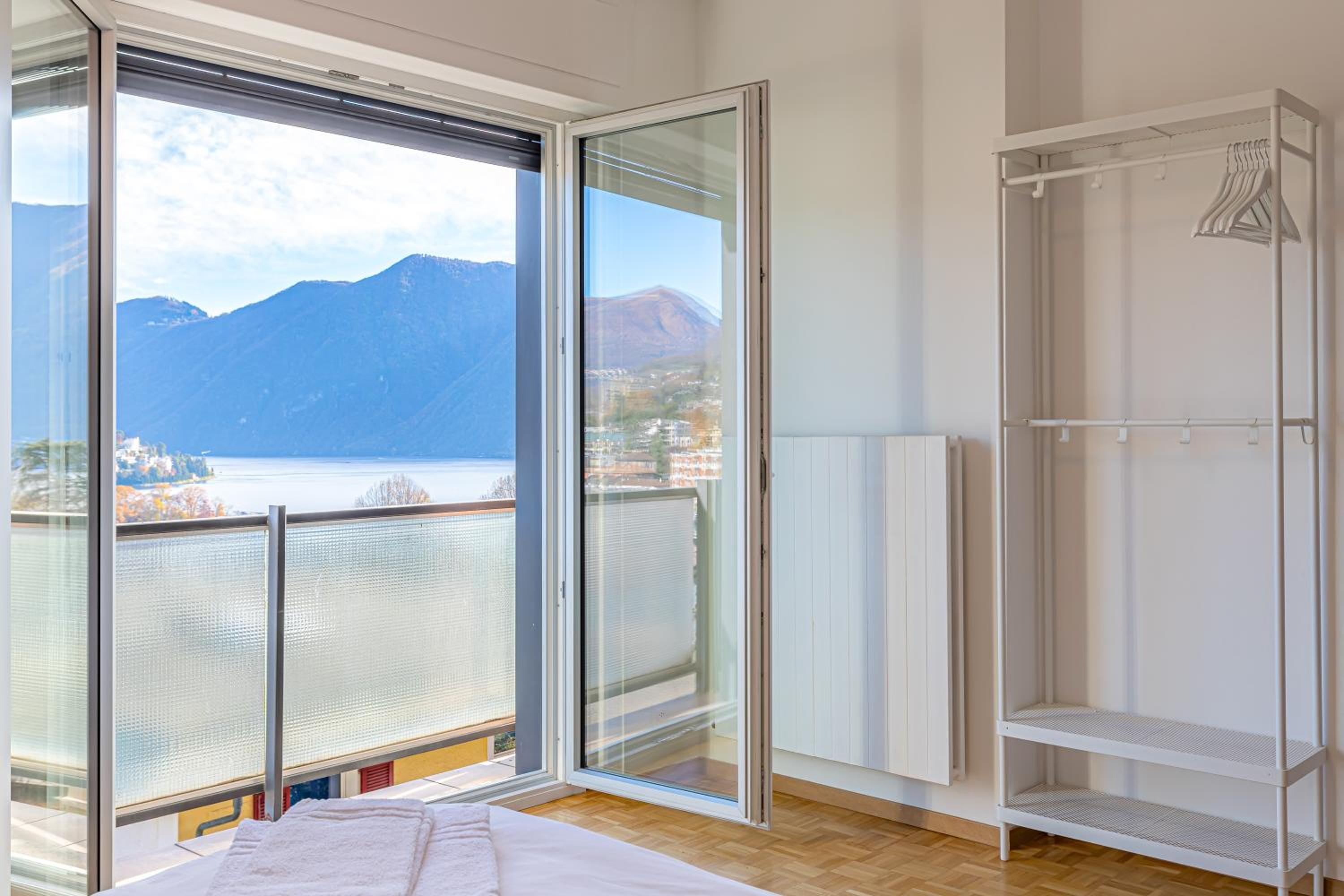 Imperial of Lugano 4 with a lake view behind the station and 10 min from the lake