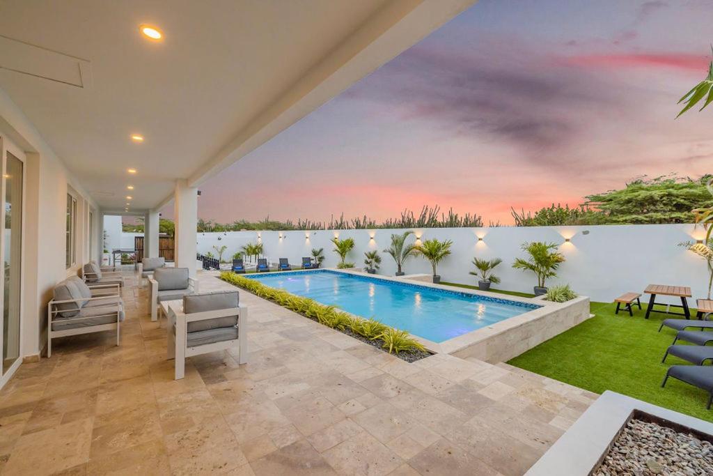 Stunning 6-Bedroom Villa In Aruba