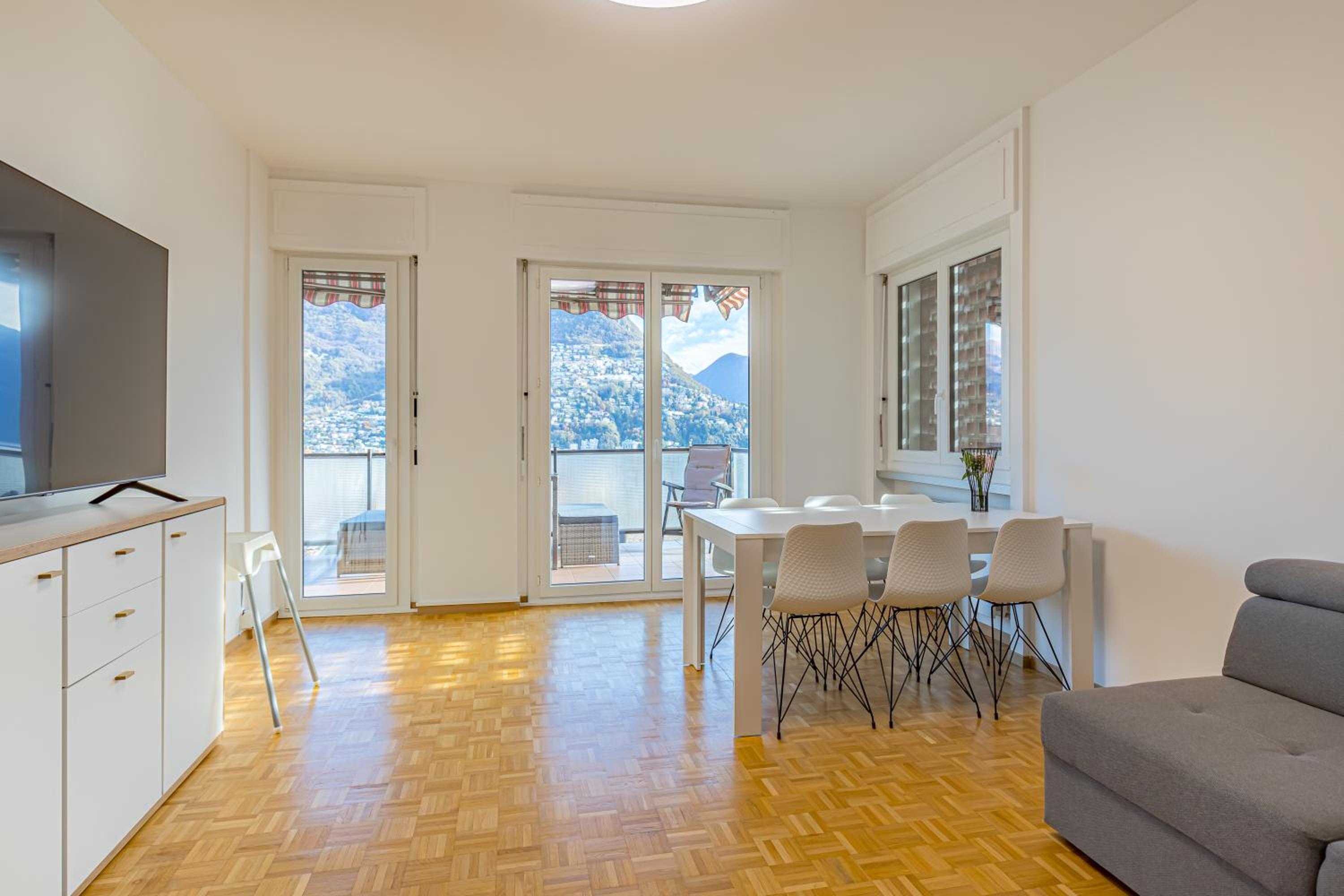 Imperial of Lugano 4 with a lake view behind the station and 10 min from the lake