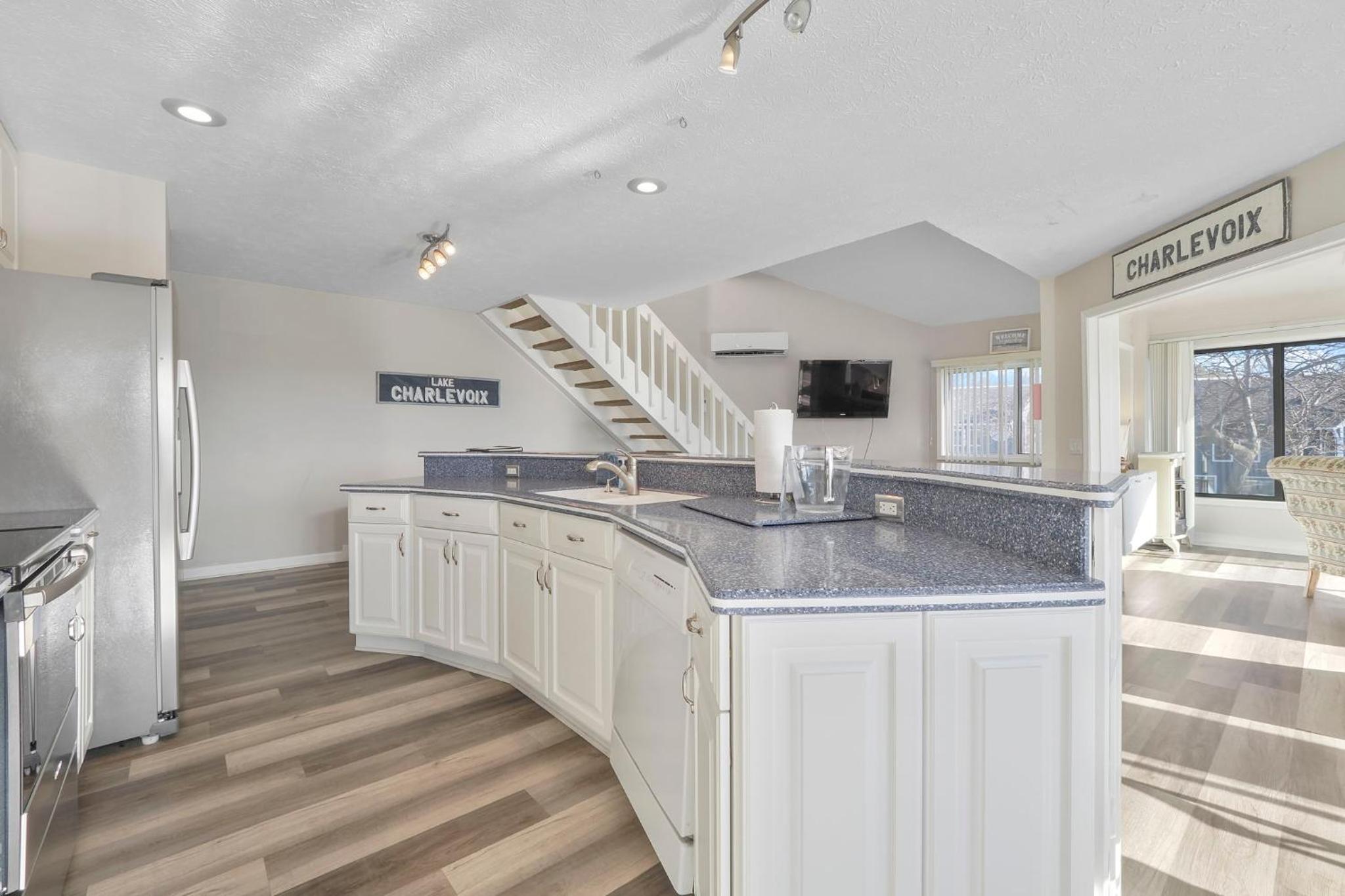 201 Pointes North Inn