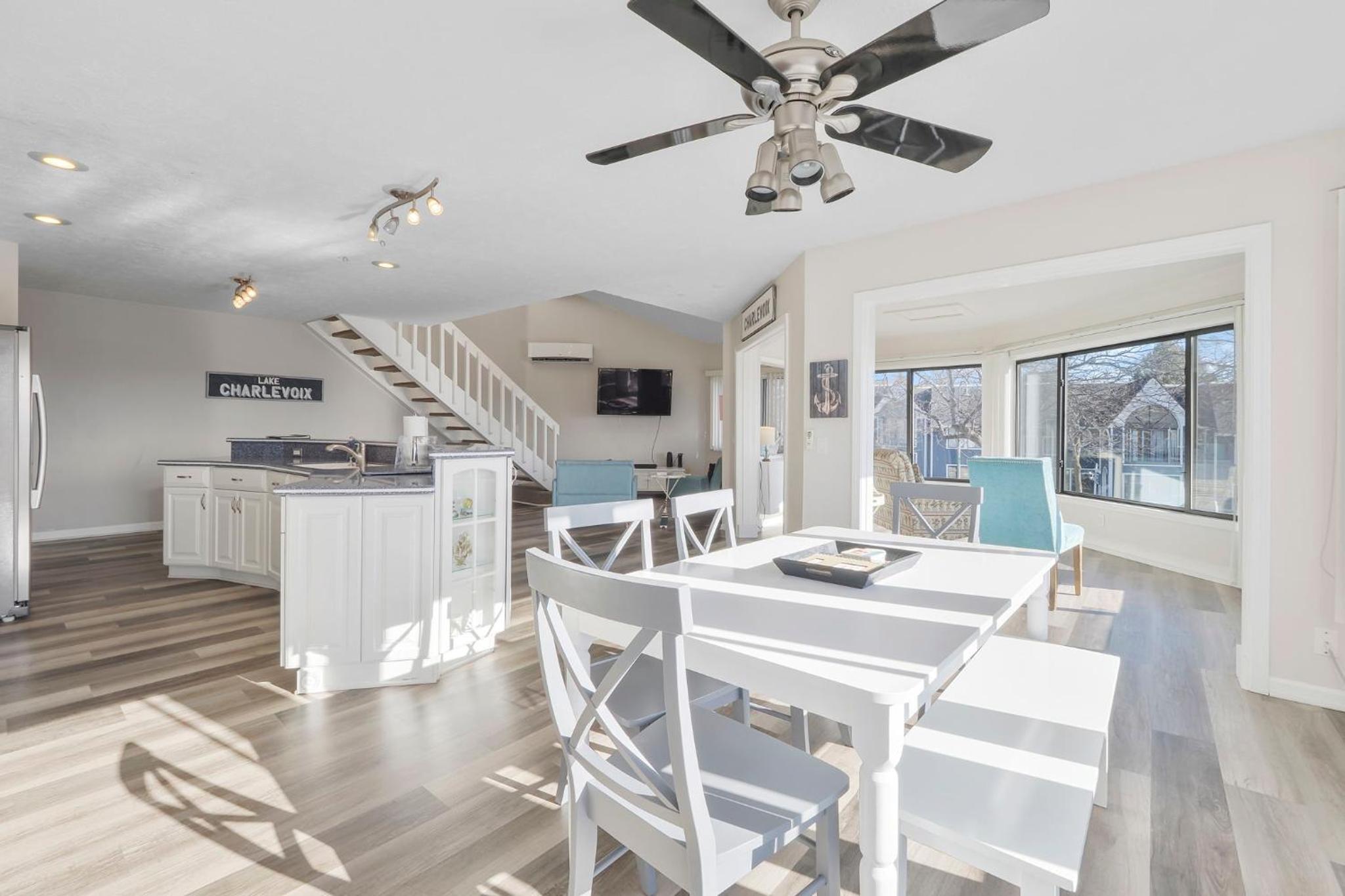 201 Pointes North Inn
