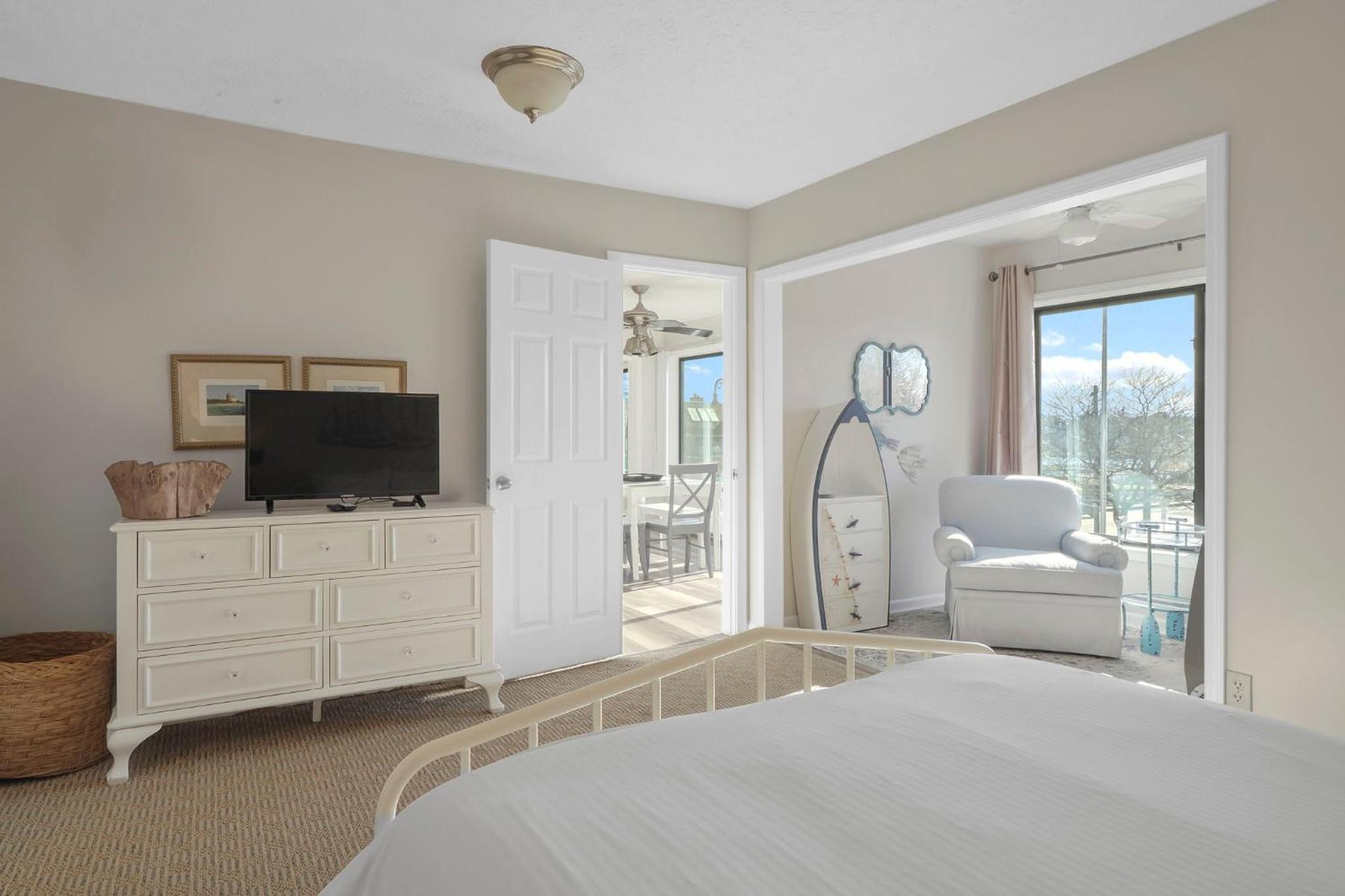 201 Pointes North Inn
