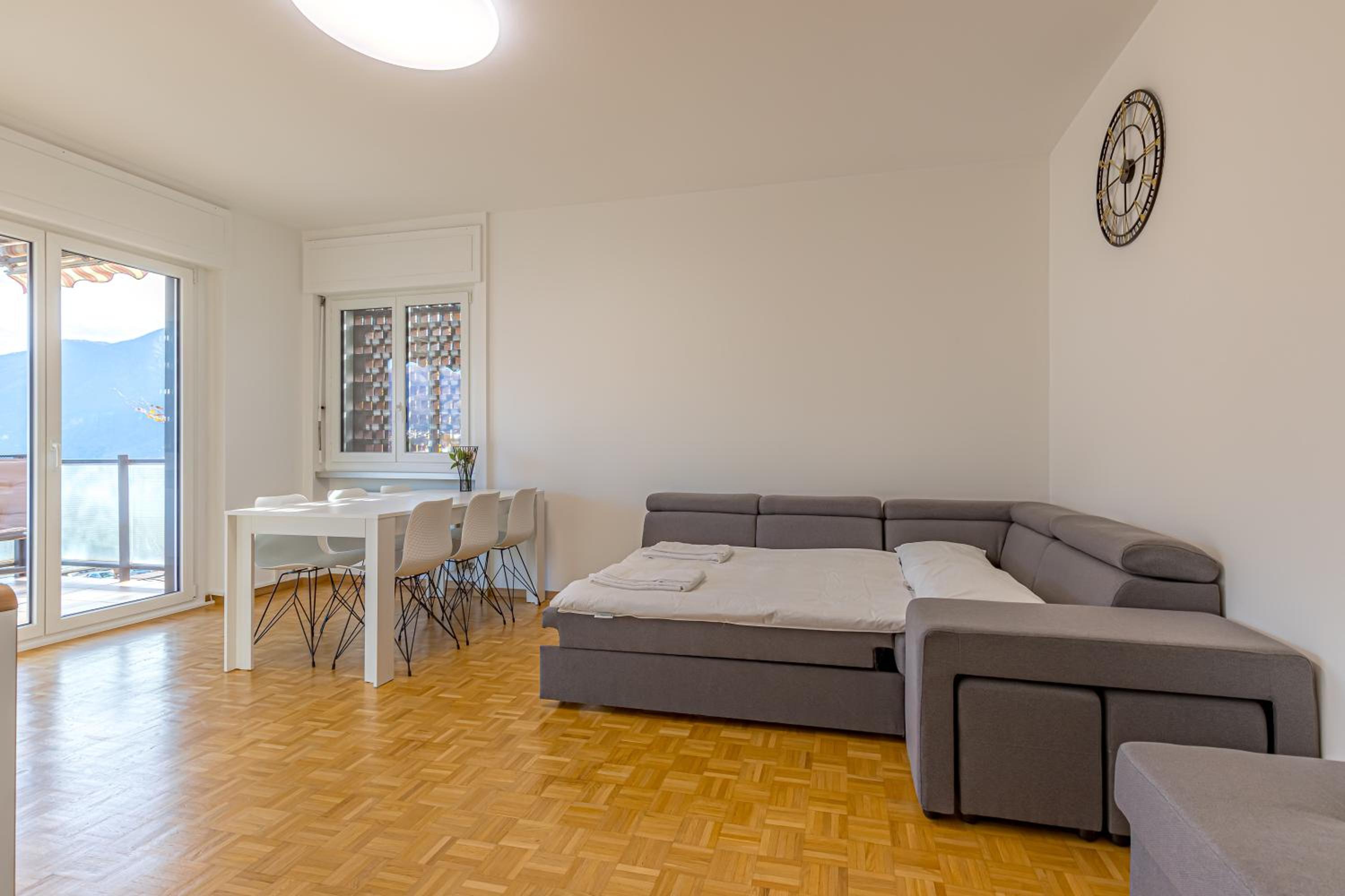 Imperial of Lugano 4 with a lake view behind the station and 10 min from the lake