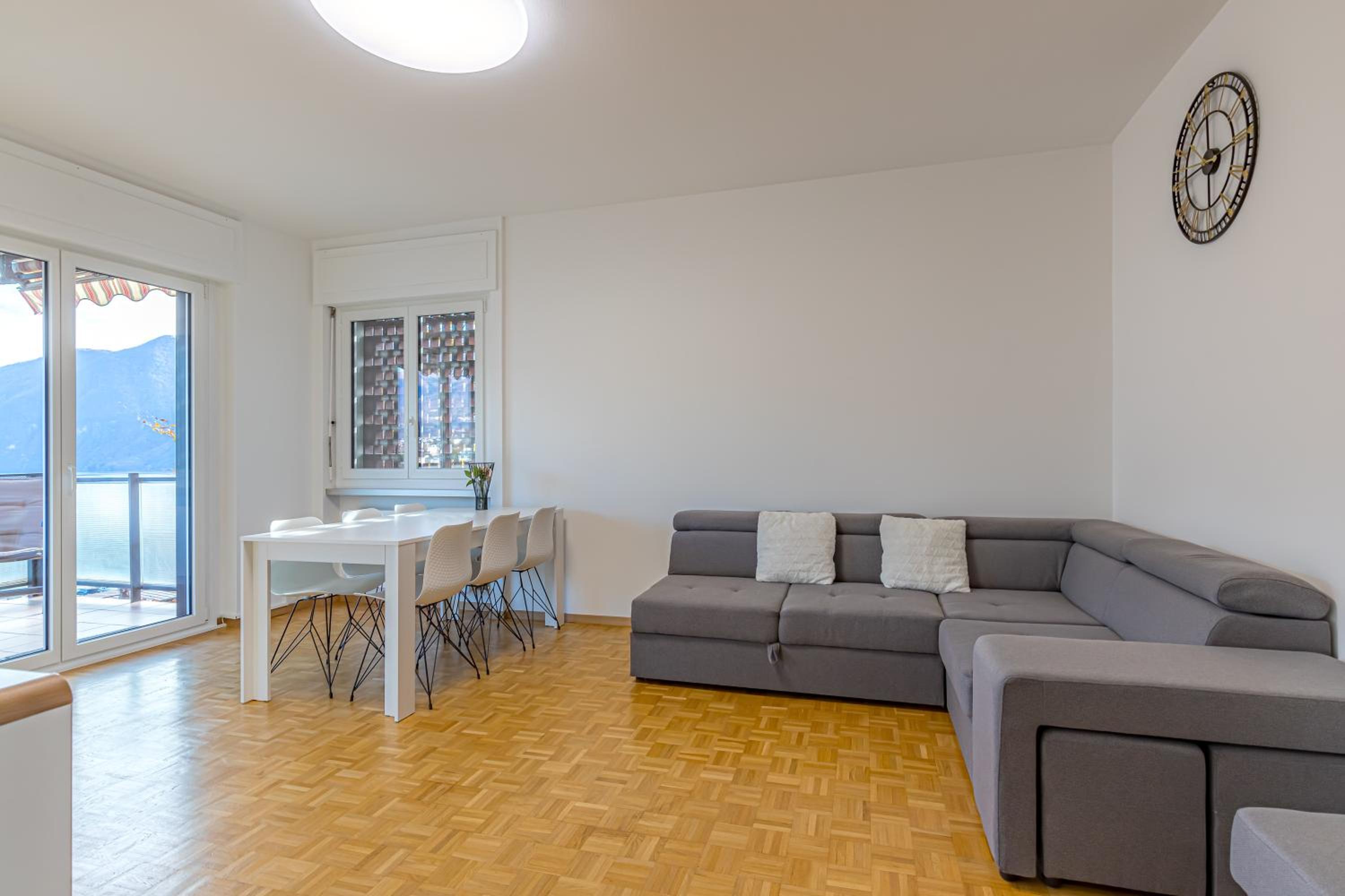 Imperial of Lugano 4 with a lake view behind the station and 10 min from the lake