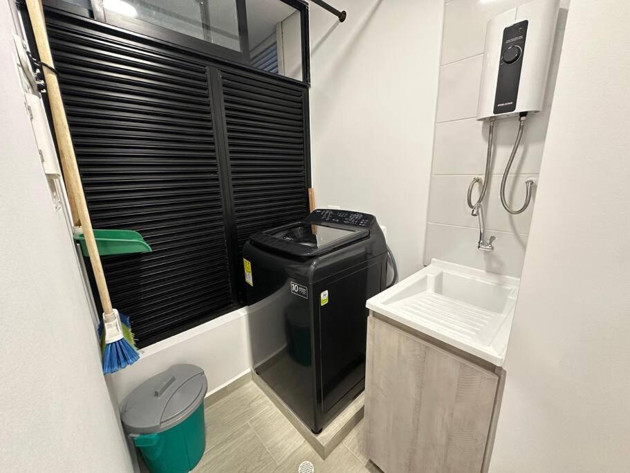 Amara 904-Lindo Apartaestudio en Laureles con hermosa vista