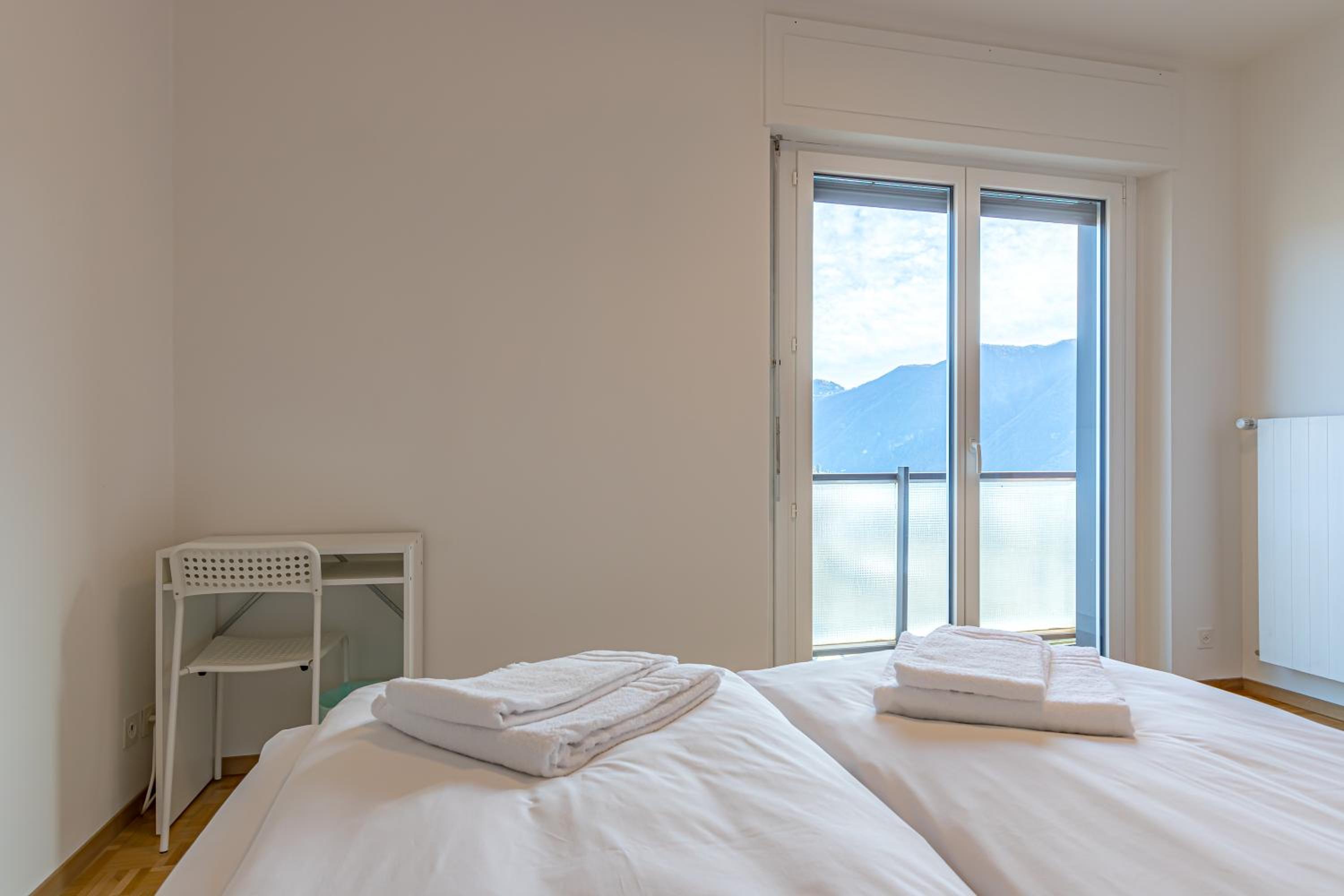 Imperial of Lugano 4 with a lake view behind the station and 10 min from the lake