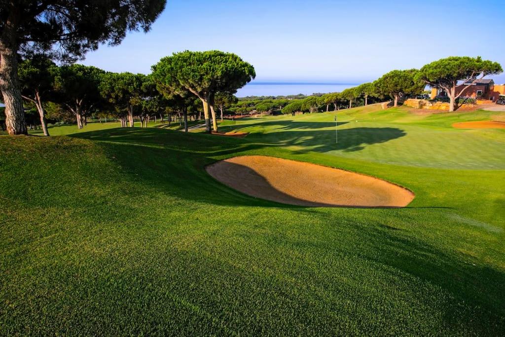 Duplex en 1ª linea de playa en Marbella view 3