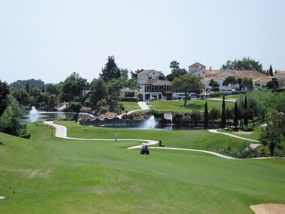 Duplex en 1ª linea de playa en Marbella view 4