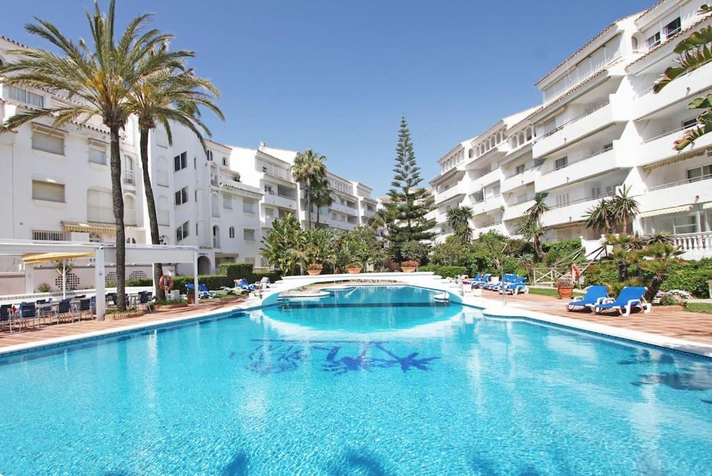 Duplex en 1ª linea de playa en Marbella view 5