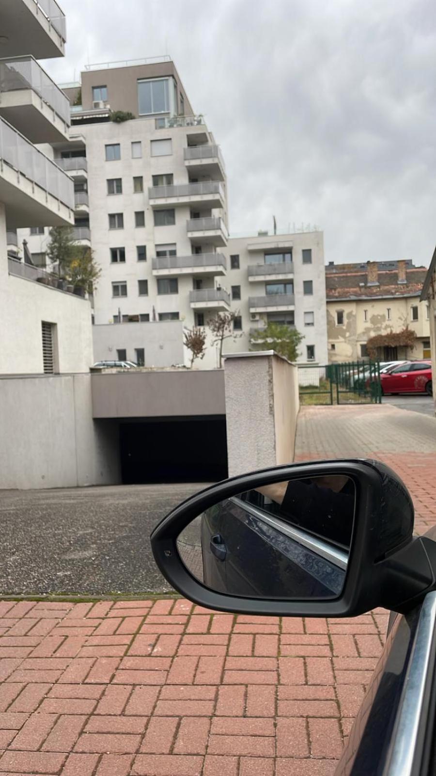 Duna Apartment, FreeGarage, 2Room, smartTV,Dishwasher,AC