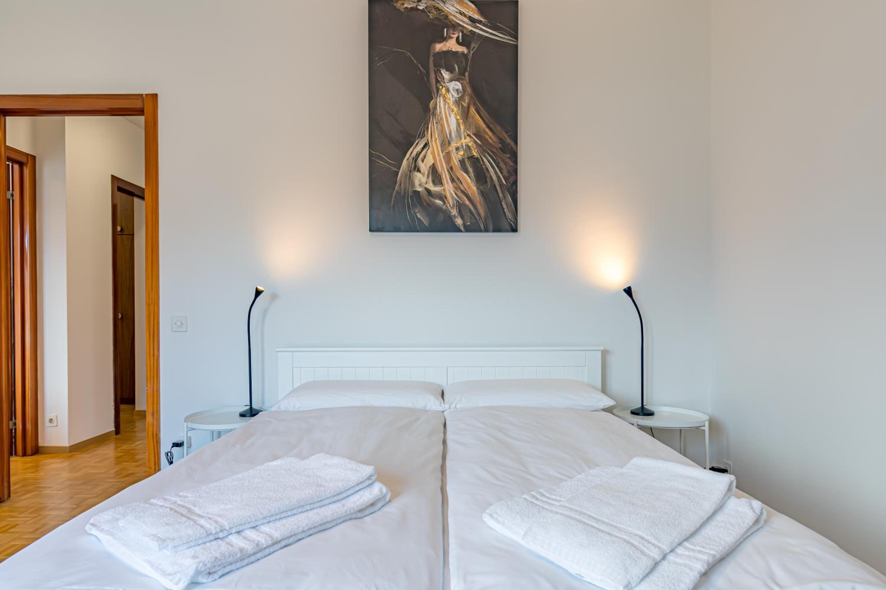 Imperial of Lugano 4 with a lake view behind the station and 10 min from the lake