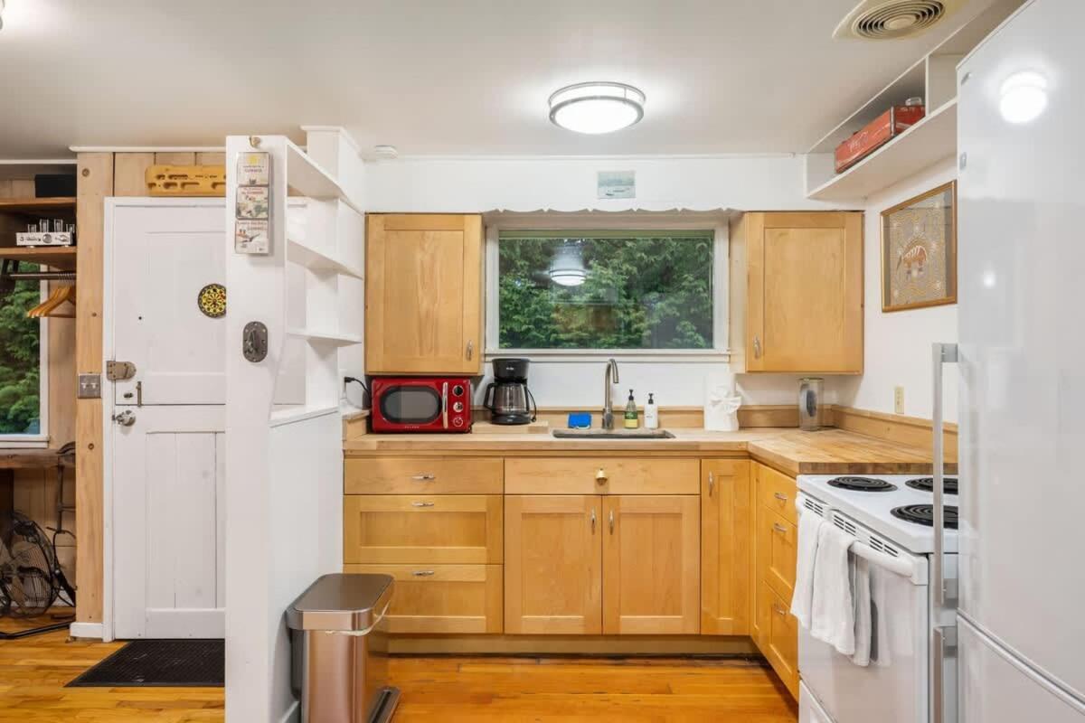 30 Day Rental 20 mins DT Fast Wifi Pet Friendly view 3
