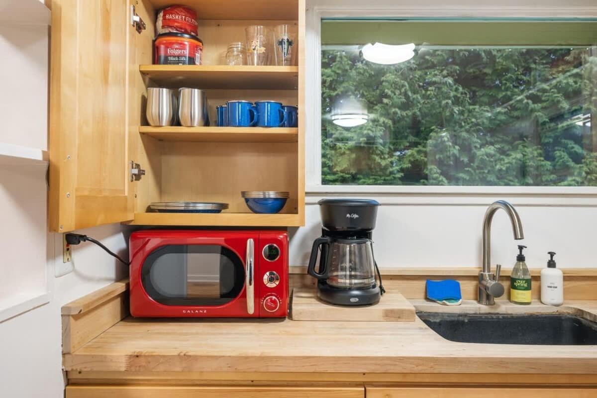 30 Day Rental 20 mins DT Fast Wifi Pet Friendly view 4