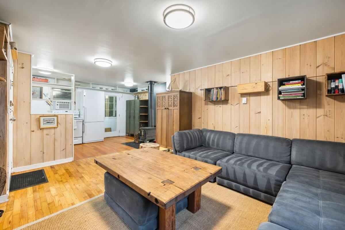 30 Day Rental 20 mins DT Fast Wifi Pet Friendly view 5