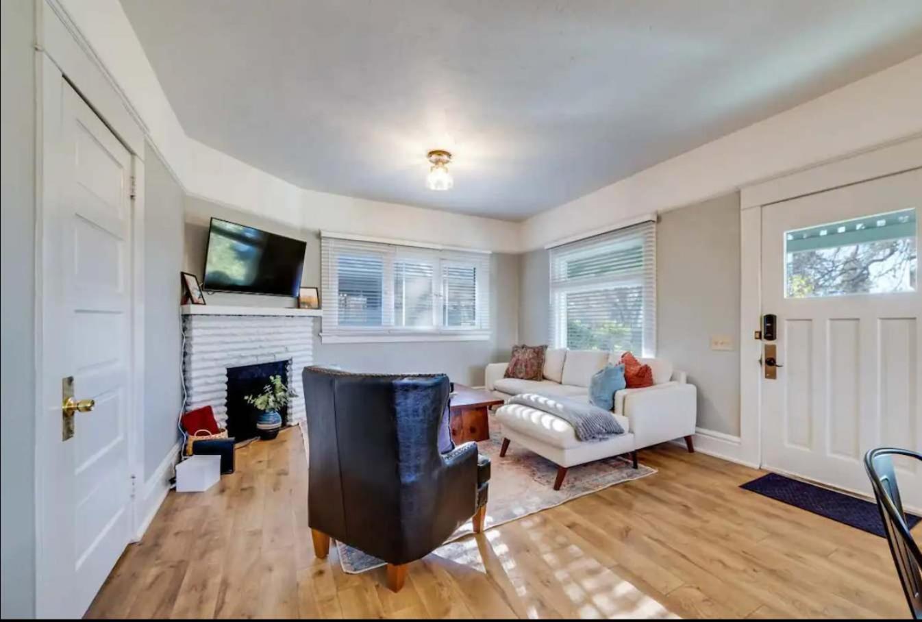 Charming 2BD Columbia Cottage Near from UofO & Track Stadium view 2