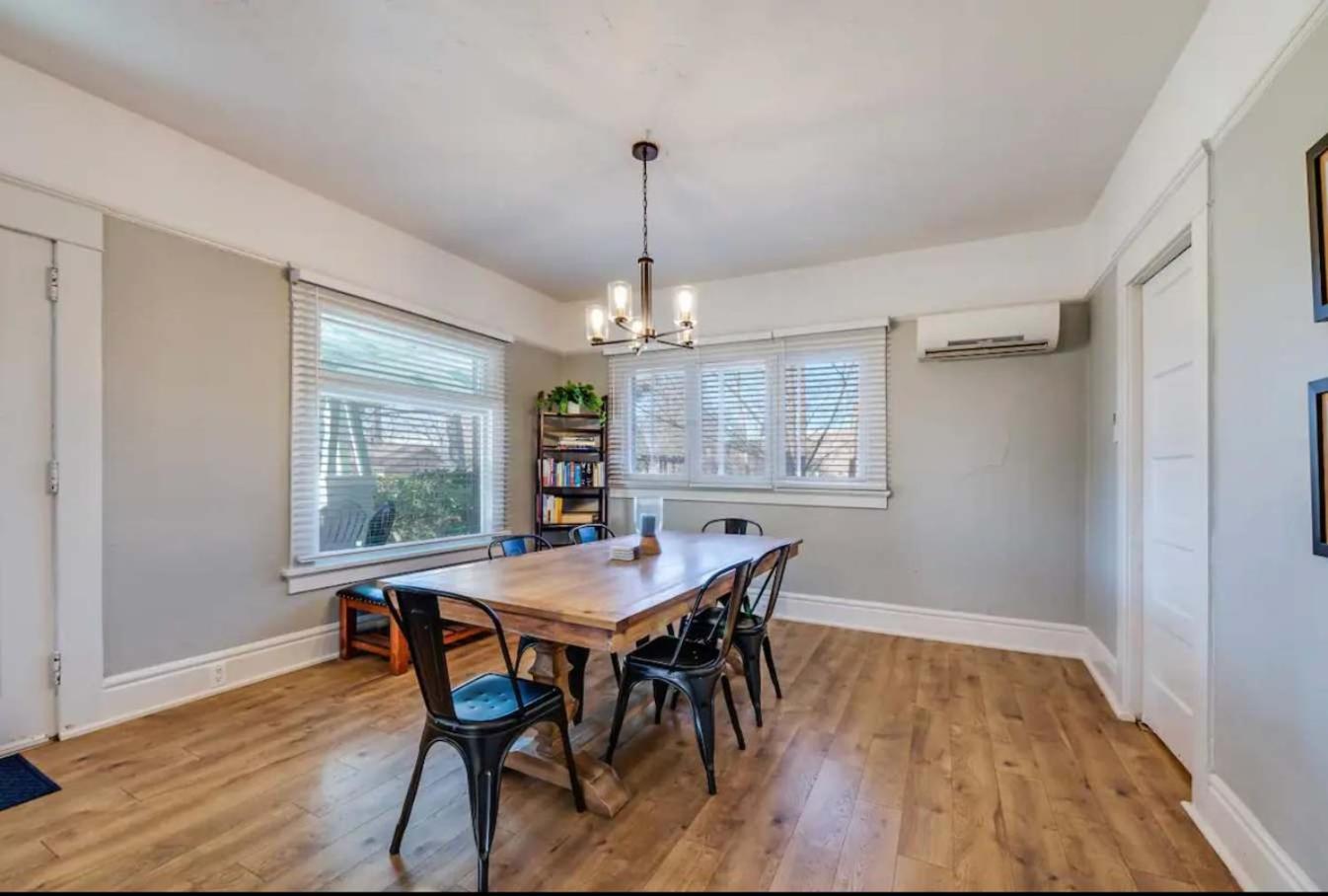 Charming 2BD Columbia Cottage Near from UofO & Track Stadium view 5
