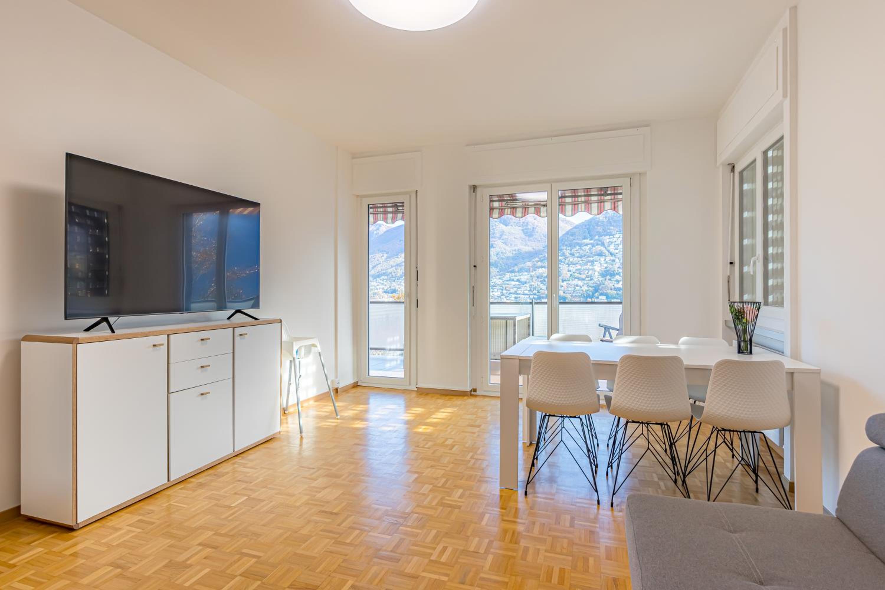 Imperial of Lugano 4 with a lake view behind the station and 10 min from the lake