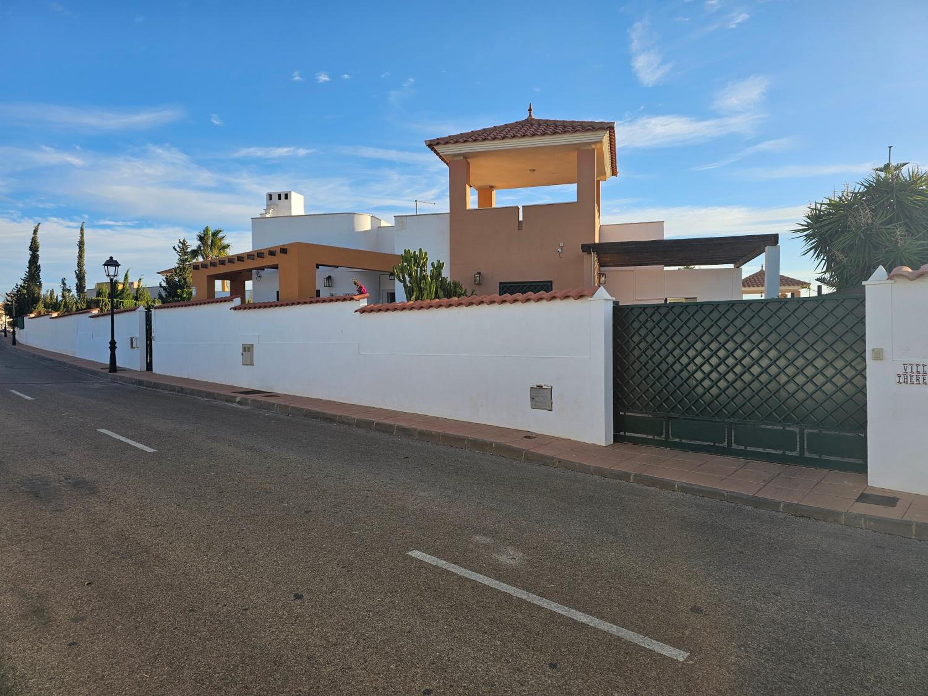 Private Pool- Rooftop Terrace & Bbq- AirCon view 4